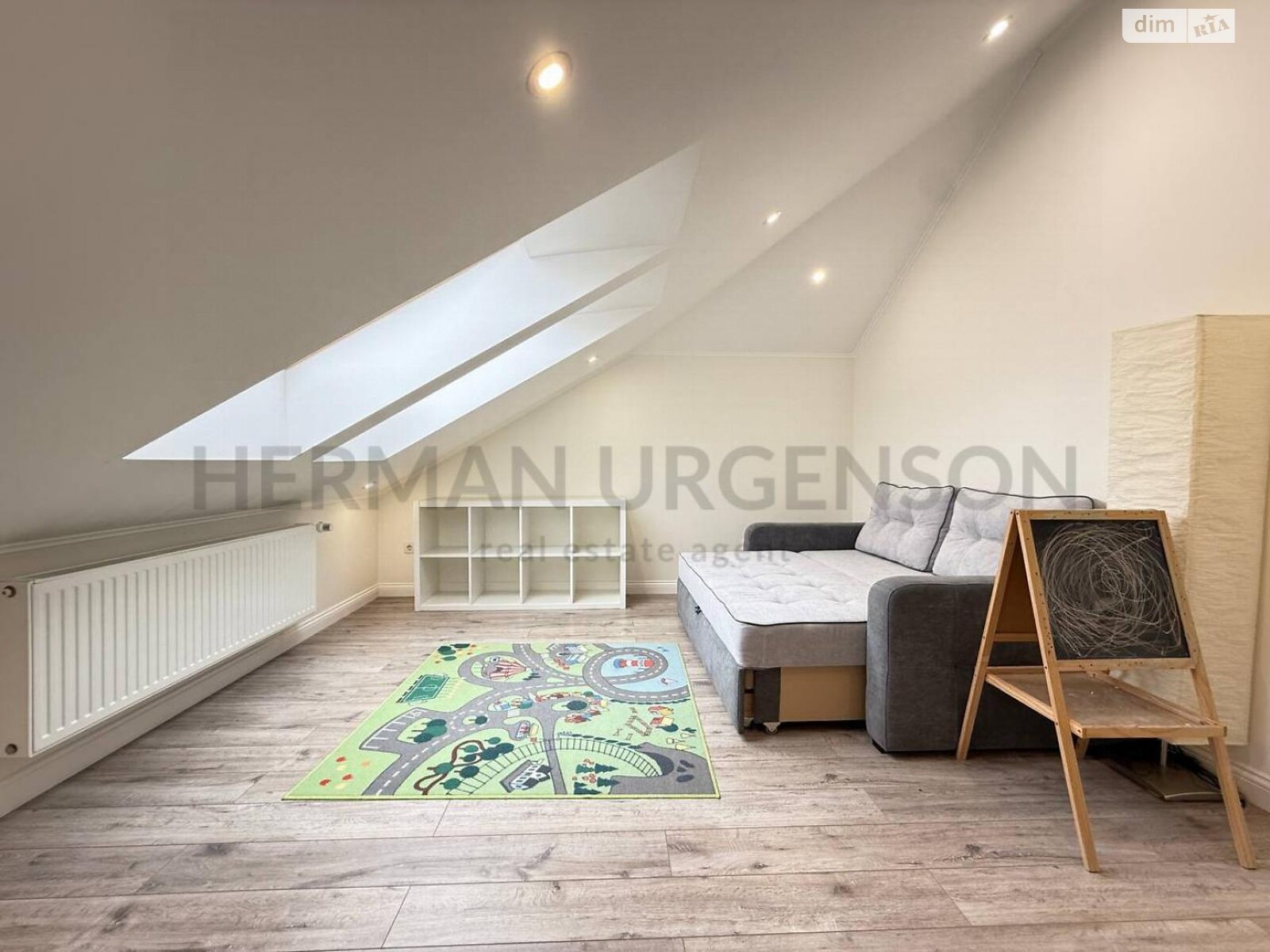 двоповерховий будинок з балконом, 300 кв. м, керамічний блок. Продаж в Ужгороді, район Великий Галагов фото 1 двоповерховий будинок з балконом, 300 кв. м, керамічний блок. Продаж в Ужгороді, район Великий Галагов фото 1