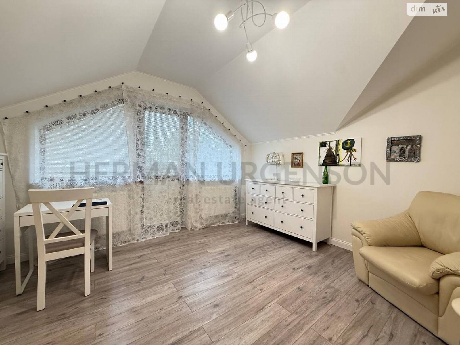 двоповерховий будинок з балконом, 300 кв. м, керамічний блок. Продаж в Ужгороді, район Великий Галагов фото 1 двоповерховий будинок з балконом, 300 кв. м, керамічний блок. Продаж в Ужгороді, район Великий Галагов фото 1