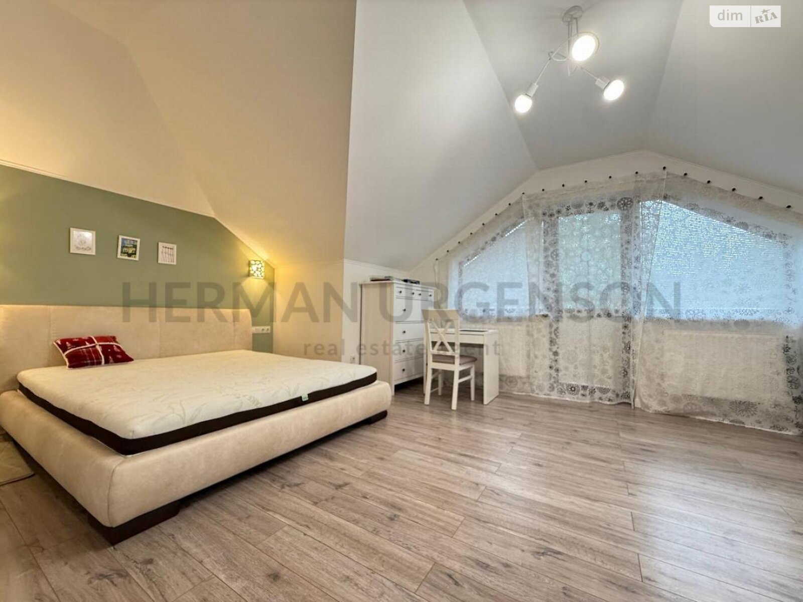 двоповерховий будинок з балконом, 300 кв. м, керамічний блок. Продаж в Ужгороді, район Великий Галагов фото 1 двоповерховий будинок з балконом, 300 кв. м, керамічний блок. Продаж в Ужгороді, район Великий Галагов фото 1