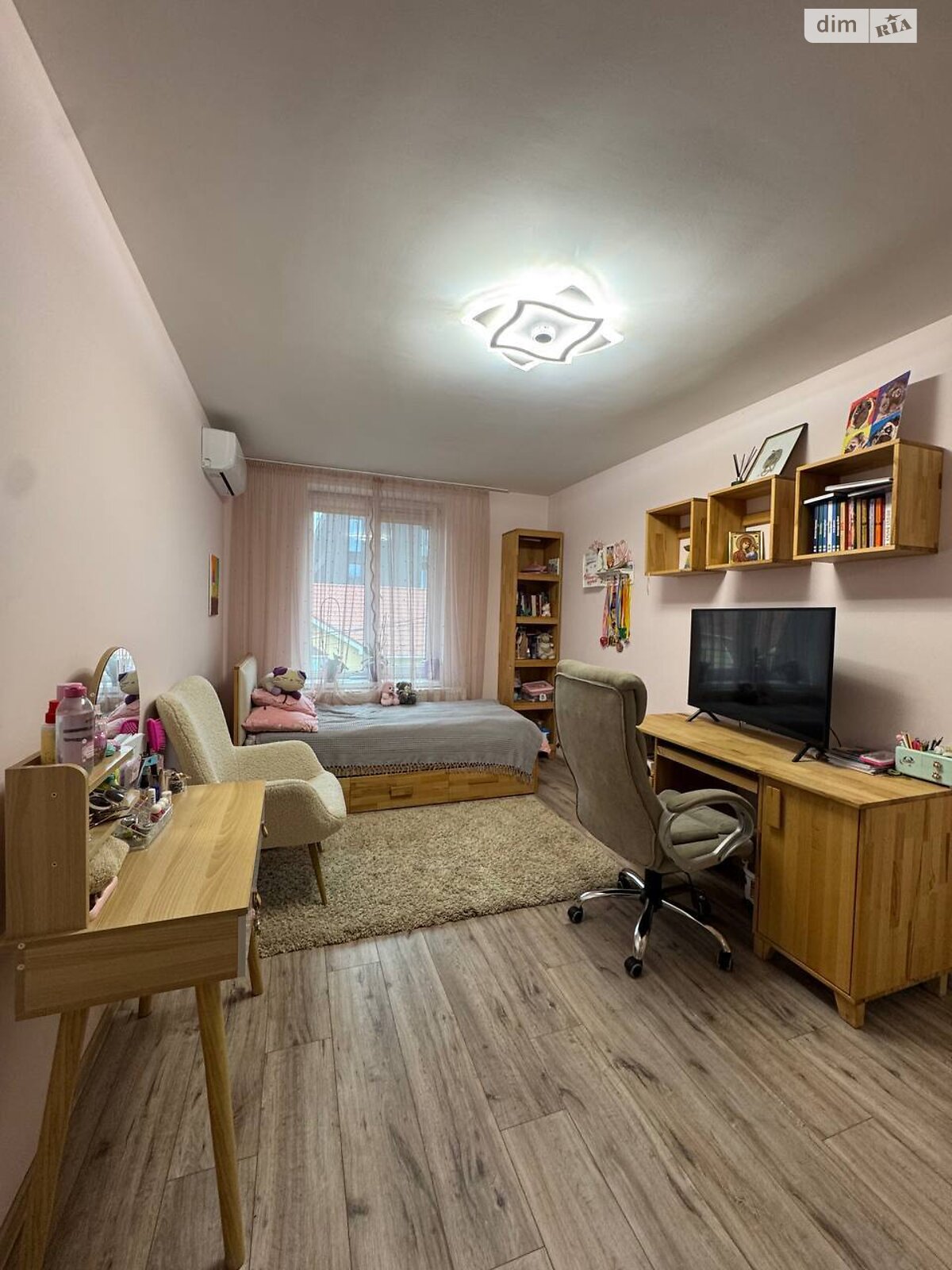 триповерховий будинок з балконом, 209.1 кв. м, цегла. Продаж в Ужгороді, район Вербник фото 1 триповерховий будинок з балконом, 209.1 кв. м, цегла. Продаж в Ужгороді, район Вербник фото 1