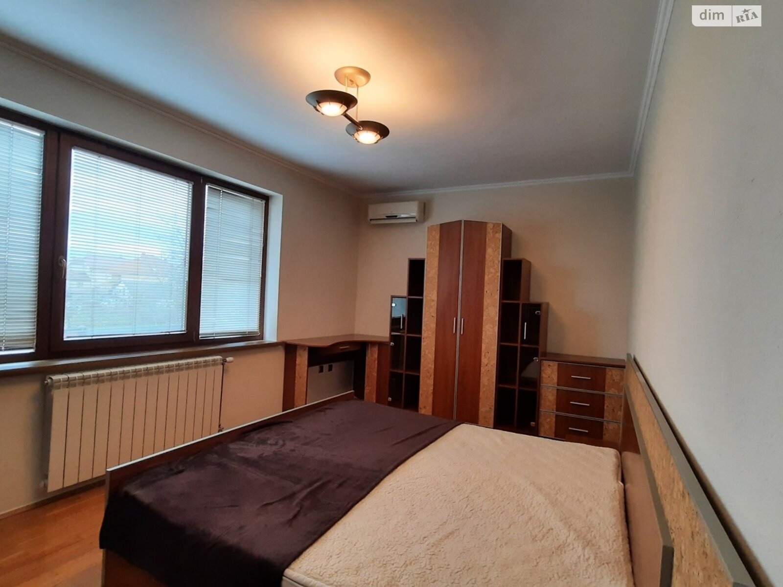 одноэтажный дом с верандой, 288 кв. м, кирпич. Продажа в Сторожнице фото 1 одноэтажный дом с верандой, 288 кв. м, кирпич. Продажа в Сторожнице фото 1