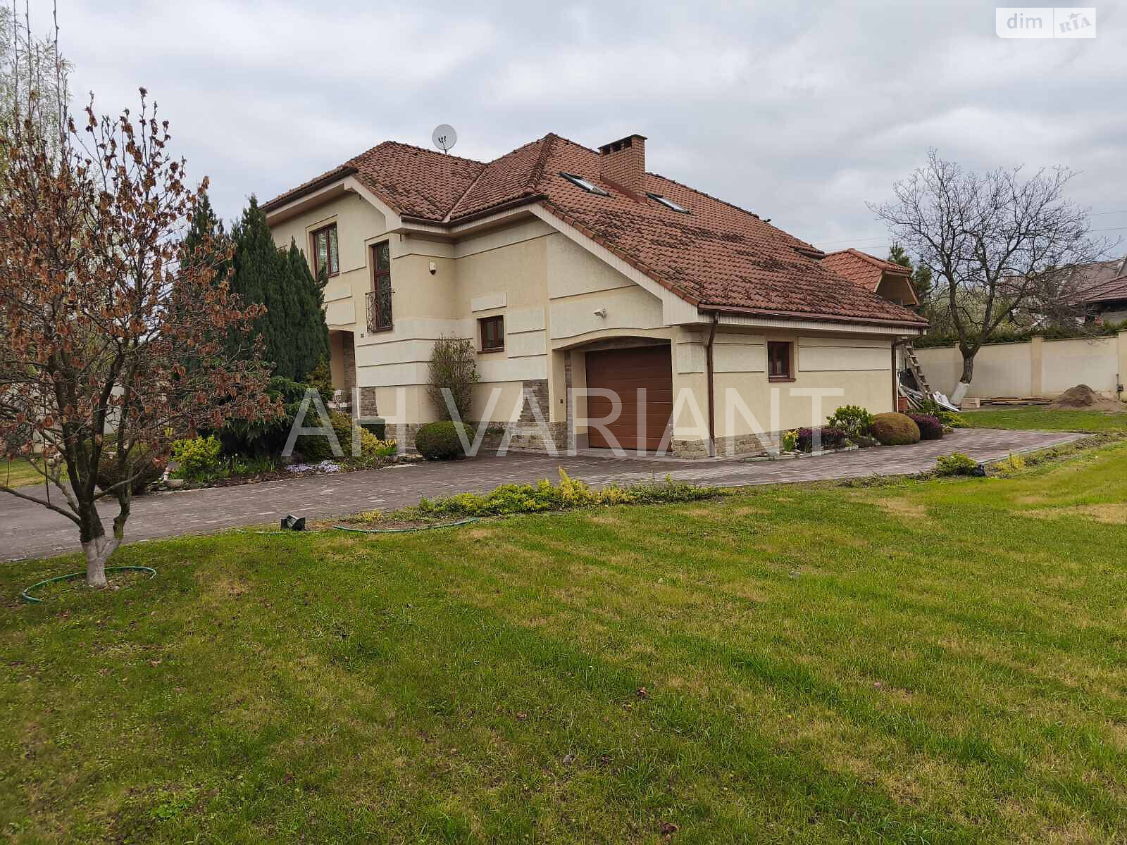 двоповерховий будинок з балконом, 248 кв. м, цегла. Продаж у Ужгороді фото 1 двоповерховий будинок з балконом, 248 кв. м, цегла. Продаж у Ужгороді фото 1