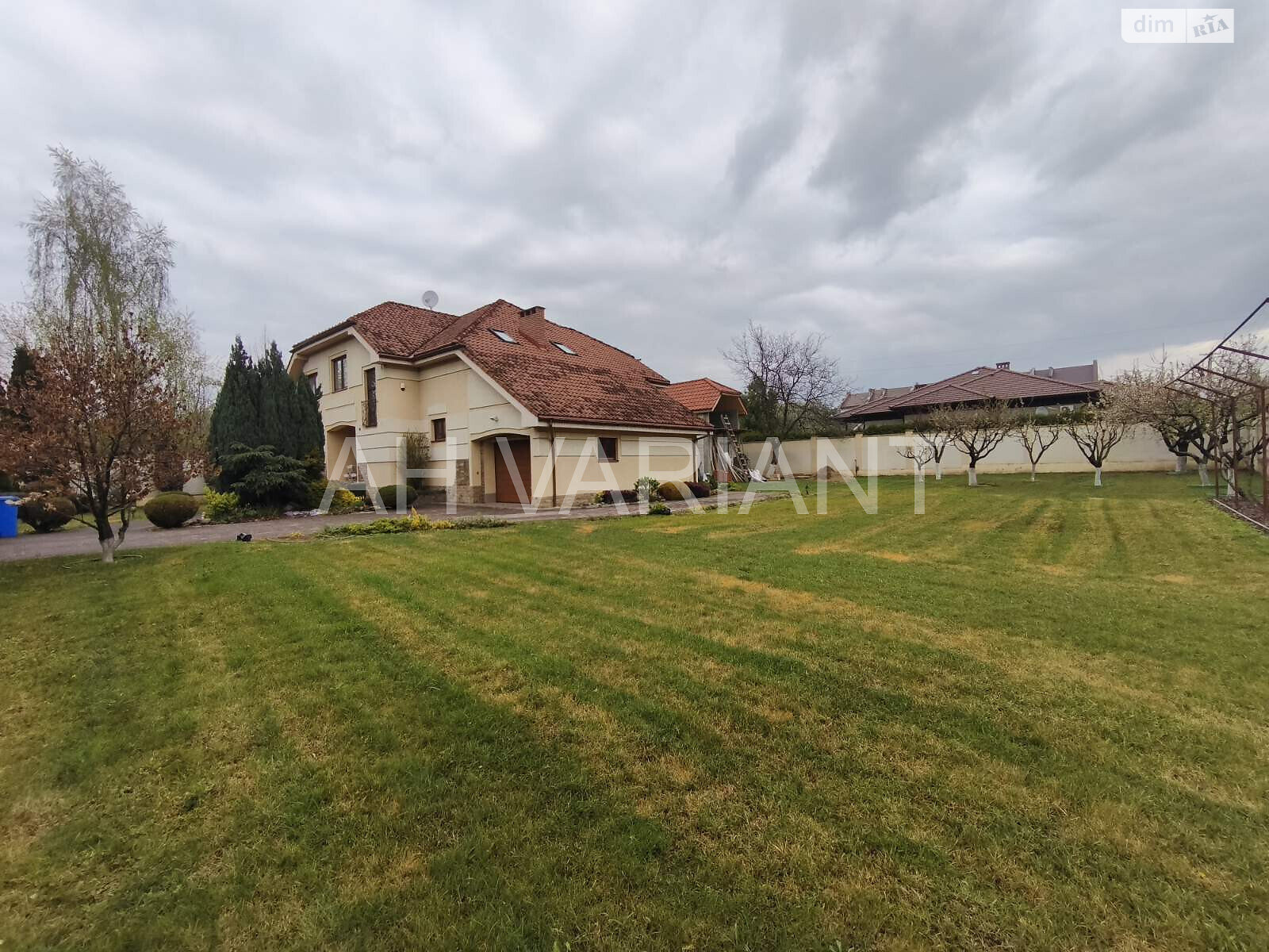 двоповерховий будинок з балконом, 248 кв. м, цегла. Продаж у Ужгороді фото 1 двоповерховий будинок з балконом, 248 кв. м, цегла. Продаж у Ужгороді фото 1
