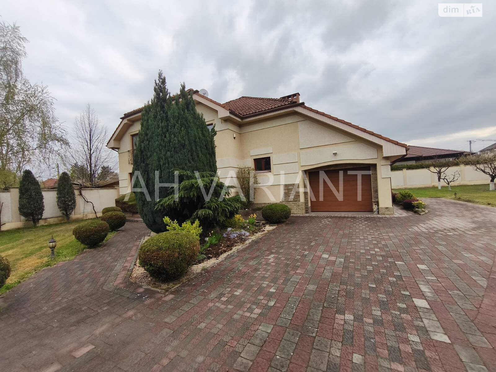 двоповерховий будинок з балконом, 248 кв. м, цегла. Продаж у Ужгороді фото 1 двоповерховий будинок з балконом, 248 кв. м, цегла. Продаж у Ужгороді фото 1