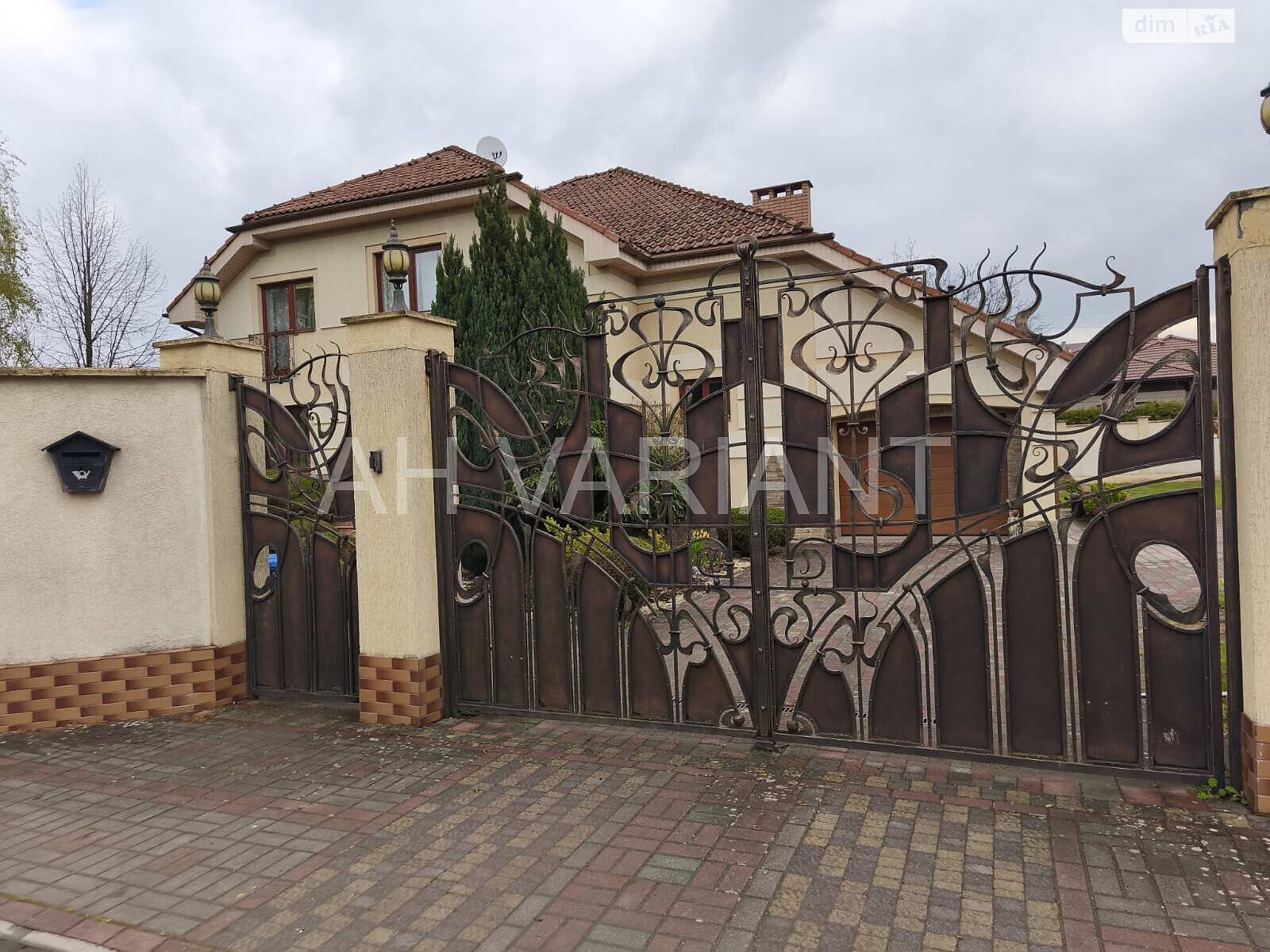 двоповерховий будинок з балконом, 248 кв. м, цегла. Продаж у Ужгороді фото 1 двоповерховий будинок з балконом, 248 кв. м, цегла. Продаж у Ужгороді фото 1