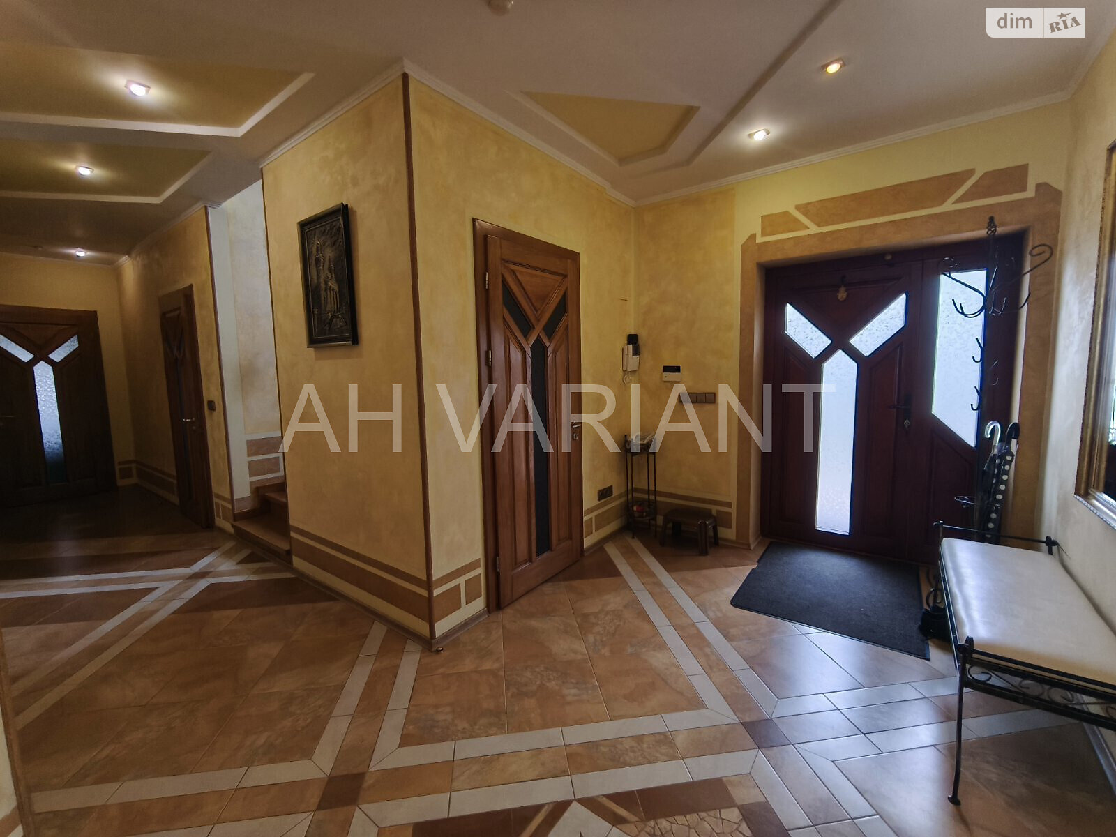 двоповерховий будинок з балконом, 248 кв. м, цегла. Продаж у Ужгороді фото 1 двоповерховий будинок з балконом, 248 кв. м, цегла. Продаж у Ужгороді фото 1