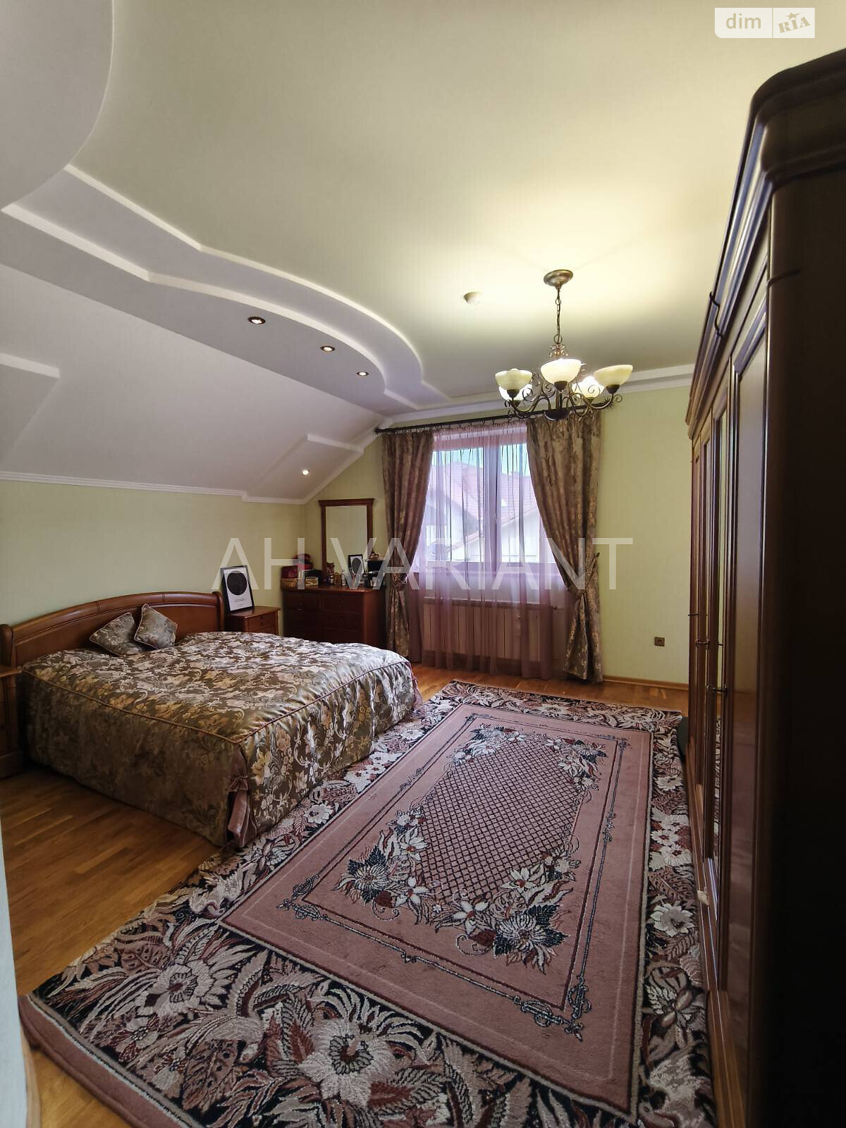 двоповерховий будинок з балконом, 248 кв. м, цегла. Продаж у Ужгороді фото 1 двоповерховий будинок з балконом, 248 кв. м, цегла. Продаж у Ужгороді фото 1