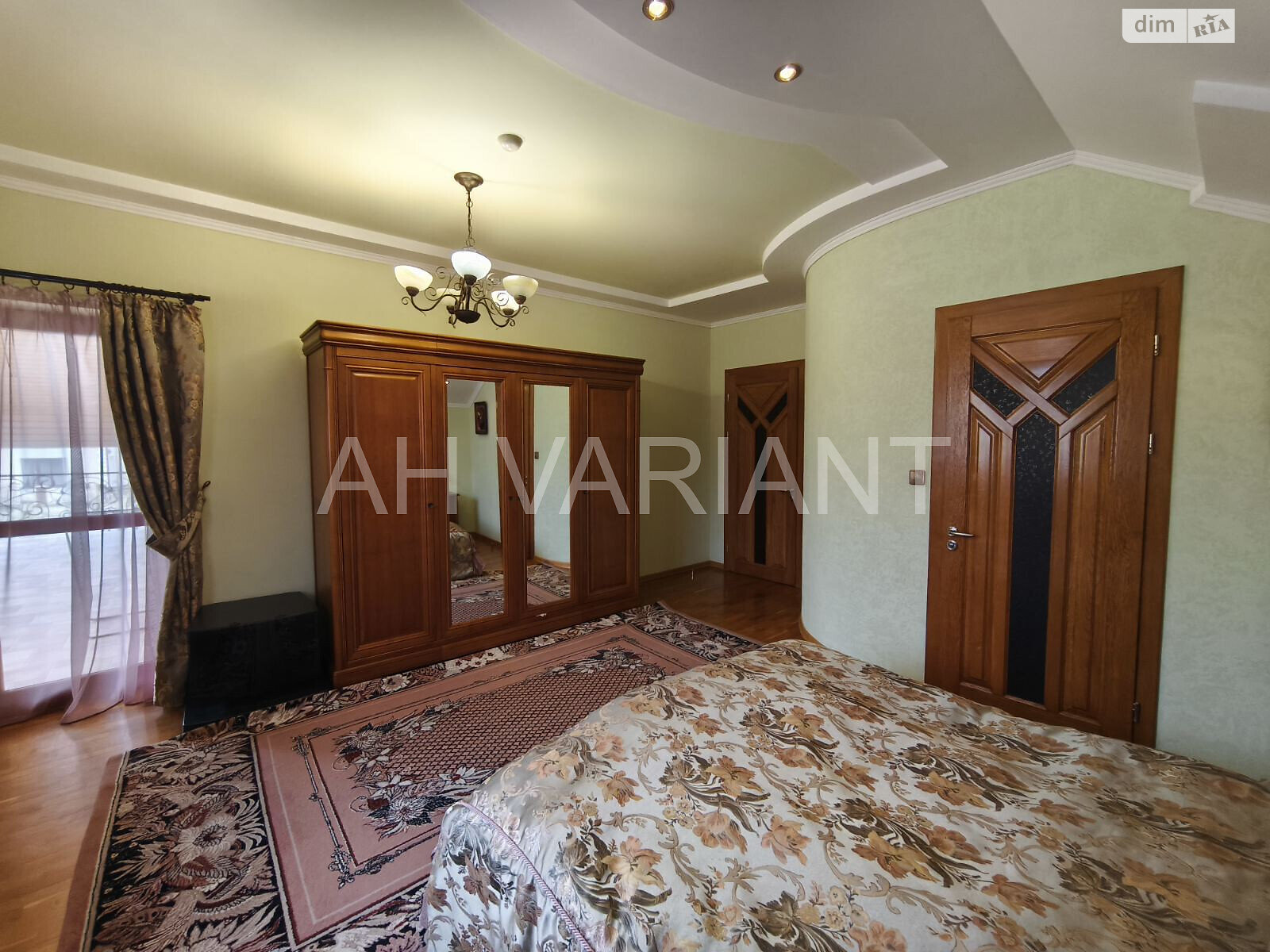 двоповерховий будинок з балконом, 248 кв. м, цегла. Продаж у Ужгороді фото 1 двоповерховий будинок з балконом, 248 кв. м, цегла. Продаж у Ужгороді фото 1