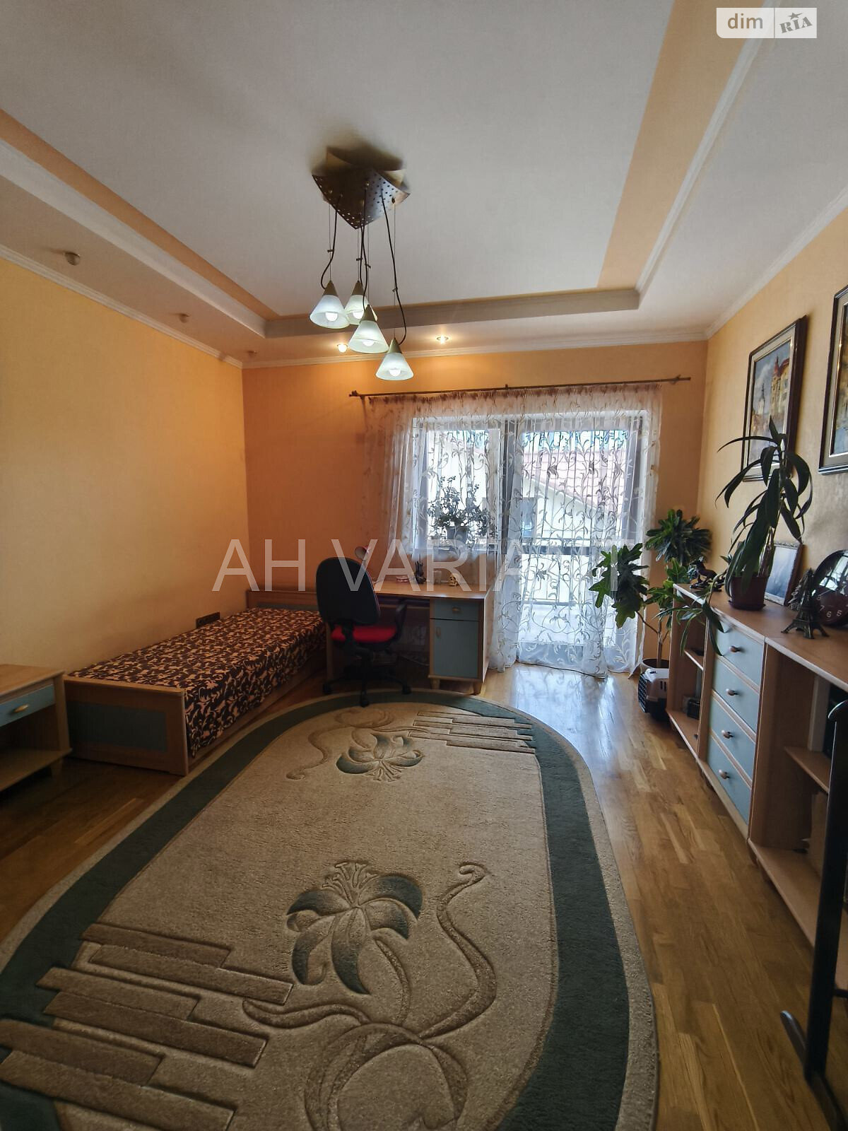 двоповерховий будинок з балконом, 248 кв. м, цегла. Продаж у Ужгороді фото 1 двоповерховий будинок з балконом, 248 кв. м, цегла. Продаж у Ужгороді фото 1