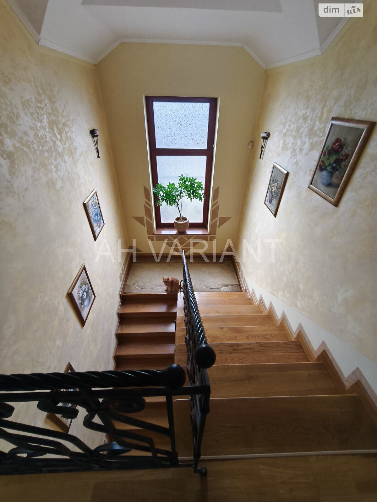 двоповерховий будинок з балконом, 248 кв. м, цегла. Продаж у Ужгороді фото 1 двоповерховий будинок з балконом, 248 кв. м, цегла. Продаж у Ужгороді фото 1