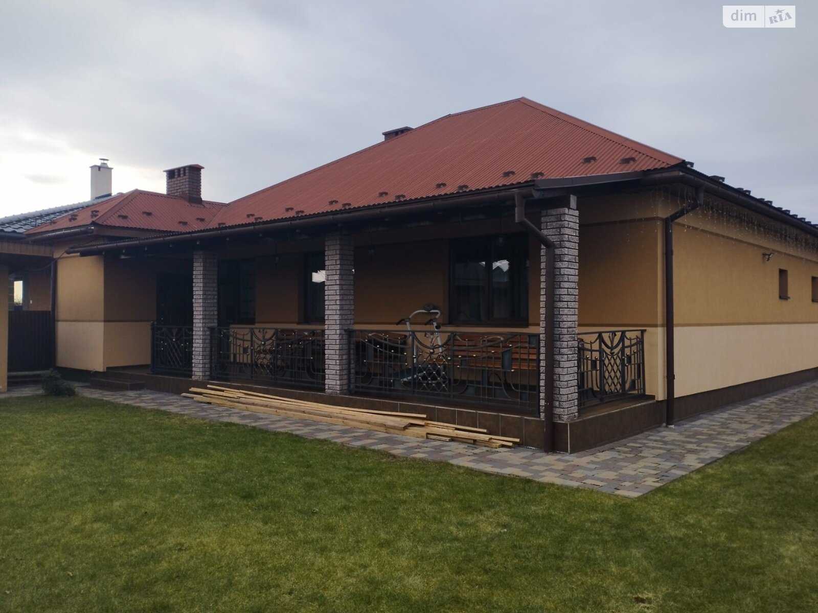 одноэтажный дом с ремонтом, 152 кв. м, кирпич. Продажа в Ужгороде фото 1 одноэтажный дом с ремонтом, 152 кв. м, кирпич. Продажа в Ужгороде фото 1