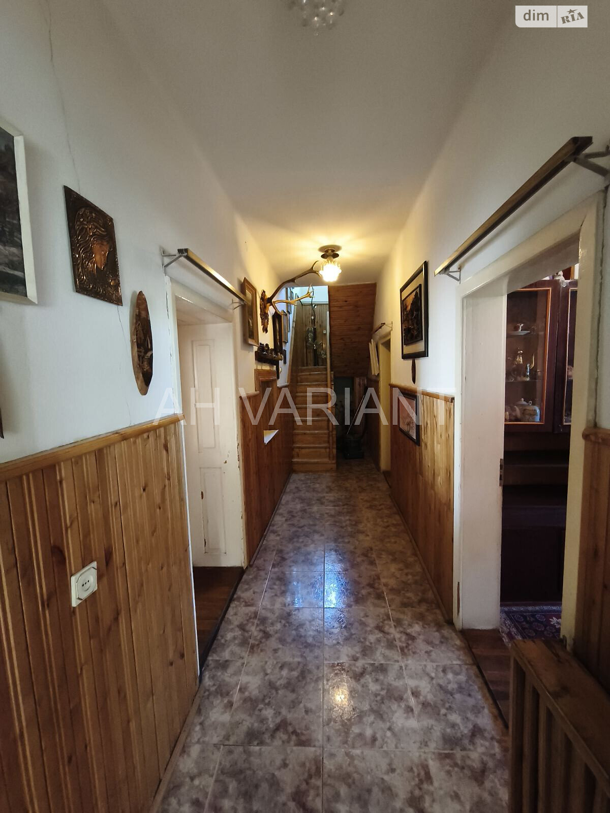 двоповерховий будинок з гаражем, 195 кв. м, цегла. Продаж у Ужгороді фото 1 двоповерховий будинок з гаражем, 195 кв. м, цегла. Продаж у Ужгороді фото 1