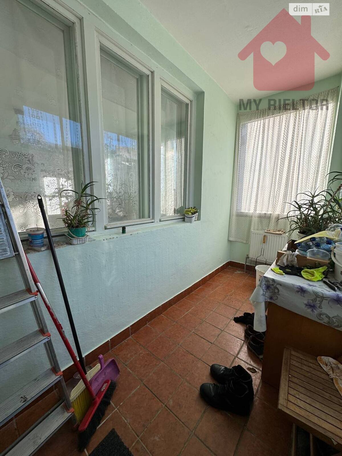 трехэтажный дом, 308 кв. м, цегла. Продажа в Ужгороде фото 1 трехэтажный дом, 308 кв. м, цегла. Продажа в Ужгороде фото 1