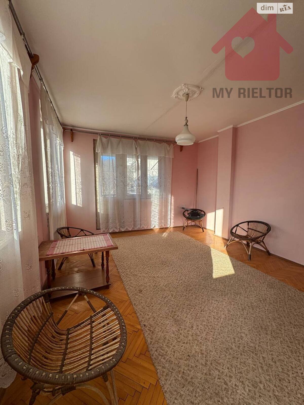 трехэтажный дом, 308 кв. м, цегла. Продажа в Ужгороде фото 1 трехэтажный дом, 308 кв. м, цегла. Продажа в Ужгороде фото 1