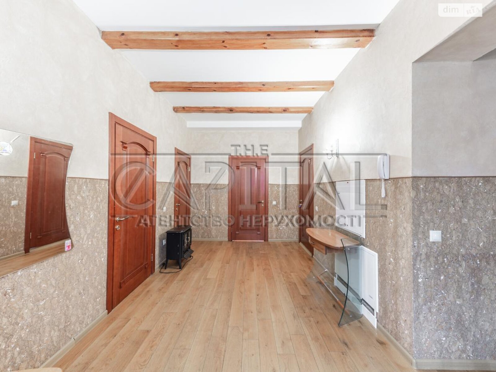 трехэтажный дом с гаражом, 280 кв. м, кирпич. Продажа в Украинке фото 1