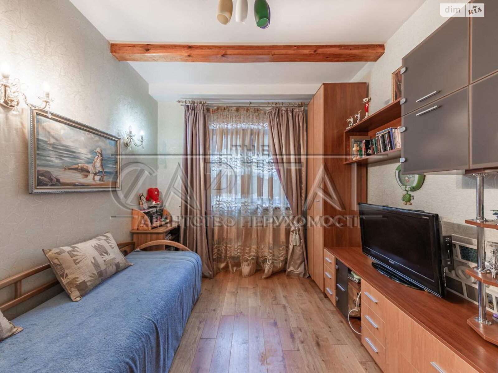 трехэтажный дом с гаражом, 280 кв. м, кирпич. Продажа в Украинке фото 1