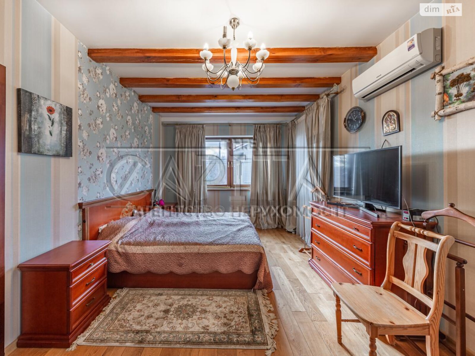 трехэтажный дом с гаражом, 280 кв. м, кирпич. Продажа в Украинке фото 1