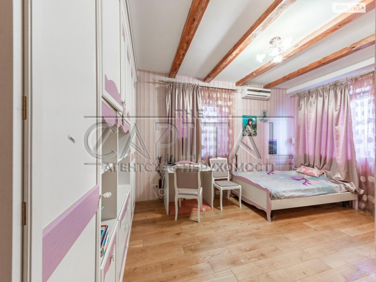 трехэтажный дом с гаражом, 280 кв. м, кирпич. Продажа в Украинке фото 1