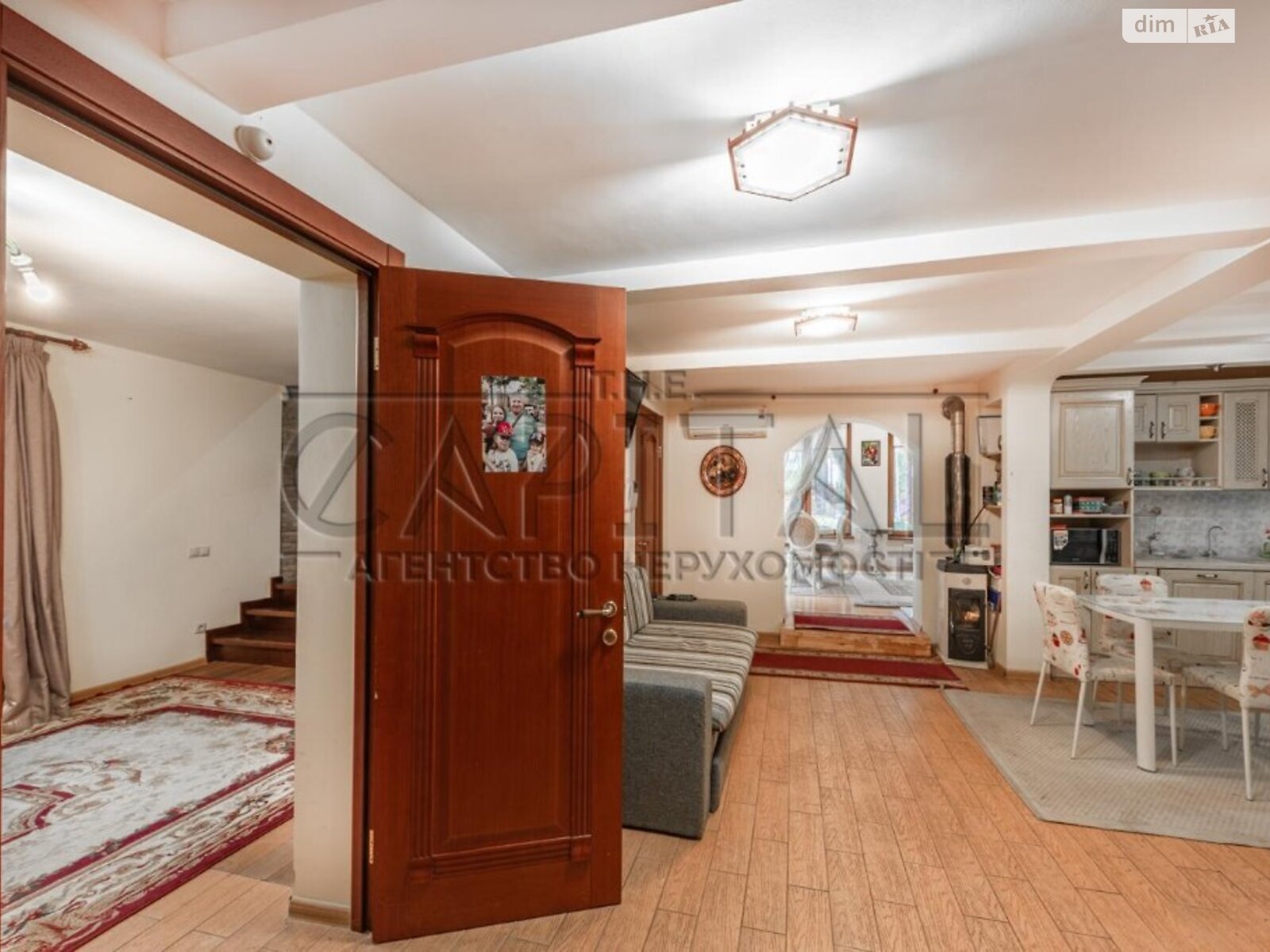 двухэтажный дом, 280 кв. м, кирпич. Продажа в Украинке фото 1