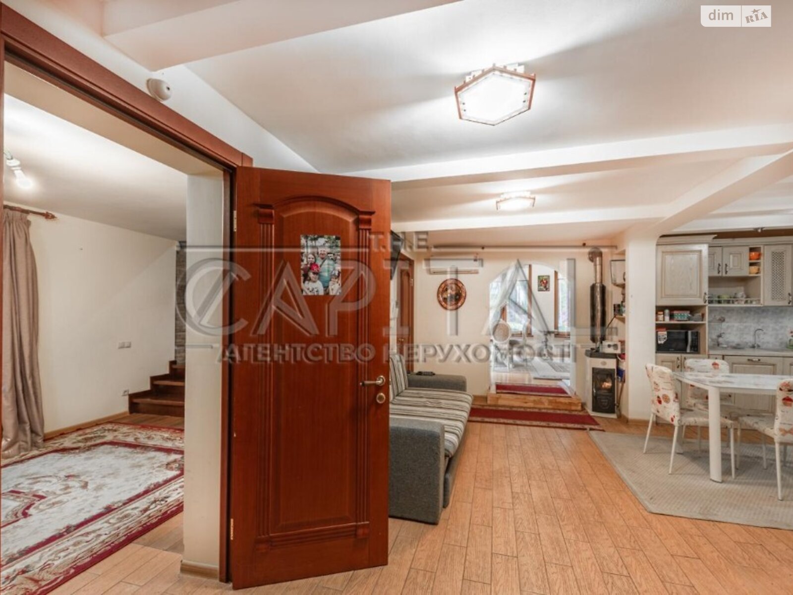трехэтажный дом, 280 кв. м, кирпич. Продажа в Украинке фото 1