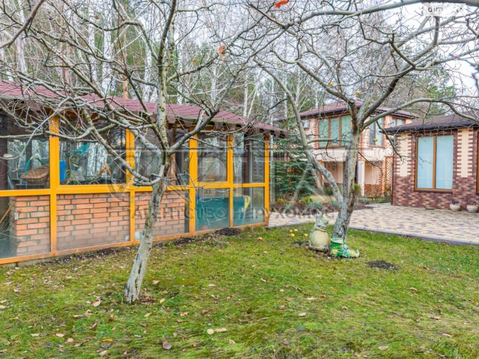 трехэтажный дом, 280 кв. м, кирпич. Продажа в Украинке фото 1