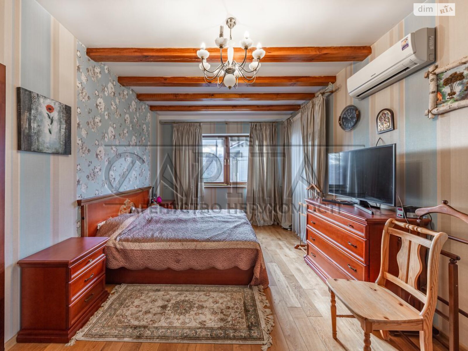 трехэтажный дом, 280 кв. м, кирпич. Продажа в Украинке фото 1