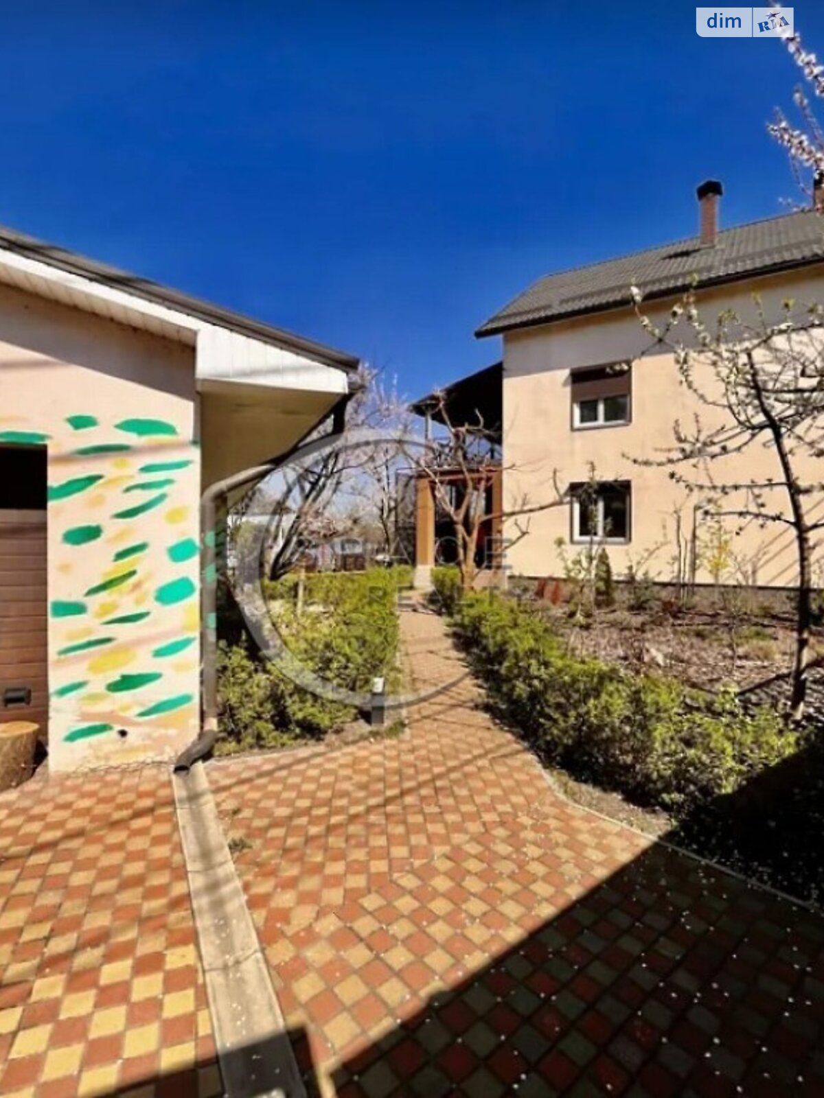 трехэтажный дом, 360 кв. м, кирпич. Продажа в Украинке фото 1