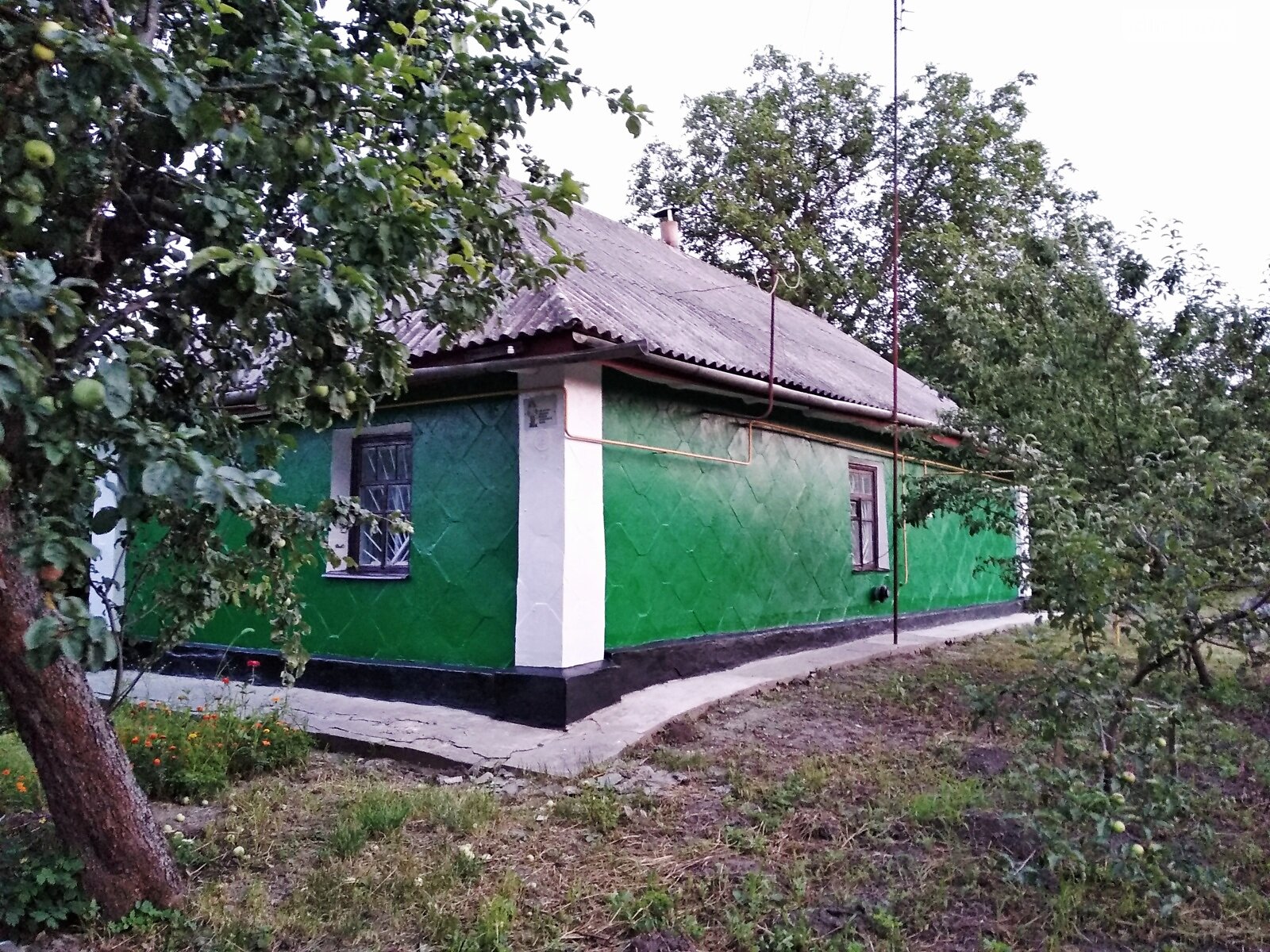 одноэтажный дом с гаражом, 57.6 кв. м, глинобитный. Продажа в Ульяновке район Центр фото 1 одноэтажный дом с гаражом, 57.6 кв. м, глинобитный. Продажа в Ульяновке район Центр фото 1