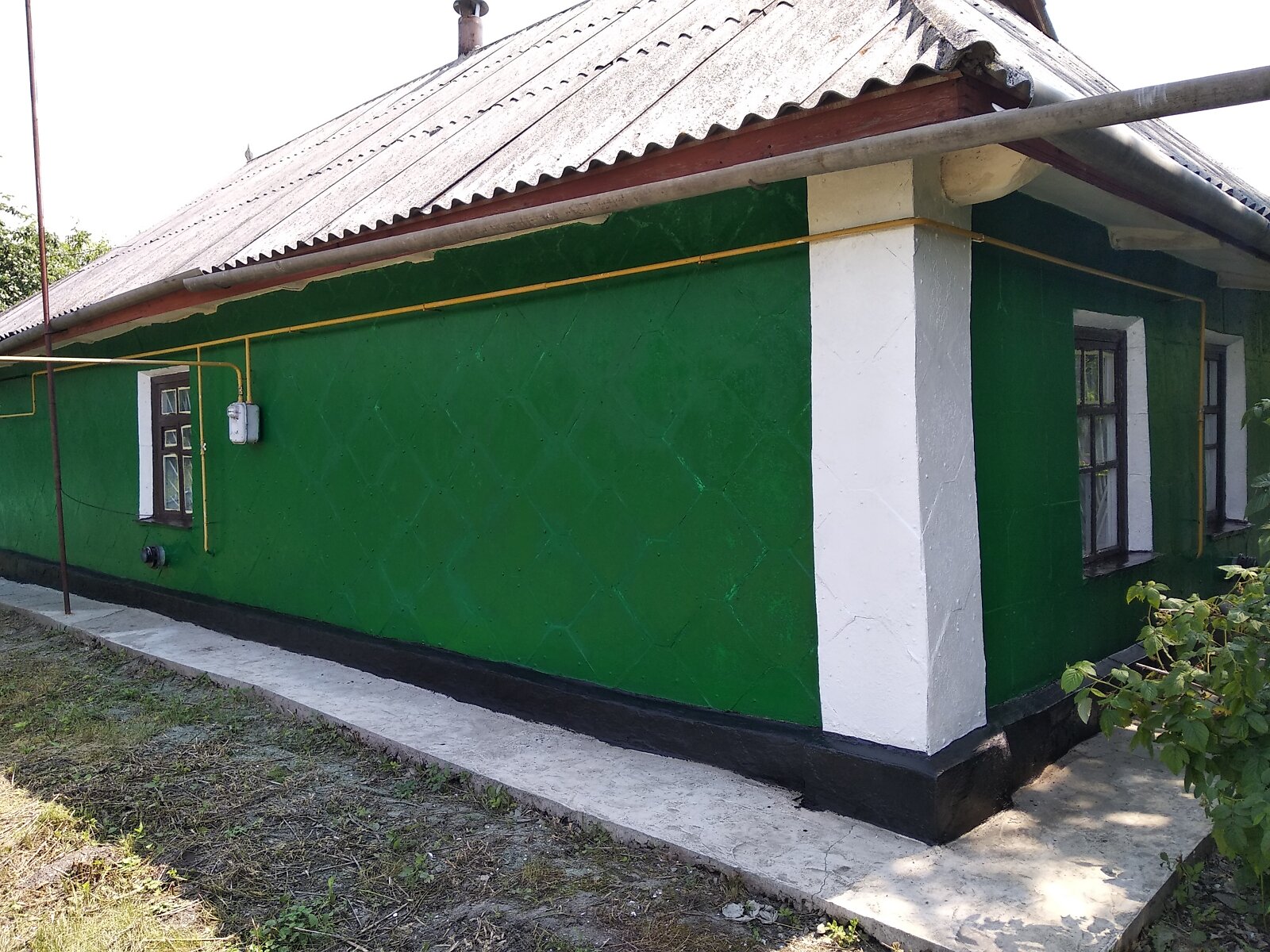 одноэтажный дом с гаражом, 57.6 кв. м, глинобитный. Продажа в Ульяновке район Центр фото 1 одноэтажный дом с гаражом, 57.6 кв. м, глинобитный. Продажа в Ульяновке район Центр фото 1