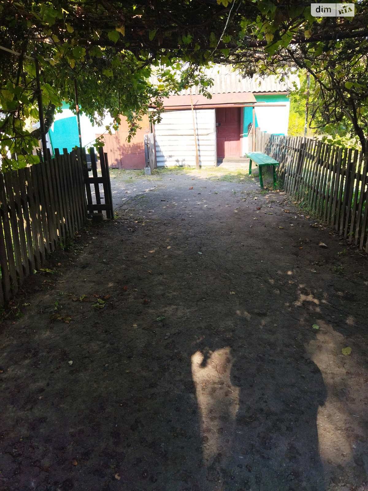 одноэтажный дом с гаражом, 57.6 кв. м, глинобитный. Продажа в Ульяновке район Центр фото 1 одноэтажный дом с гаражом, 57.6 кв. м, глинобитный. Продажа в Ульяновке район Центр фото 1