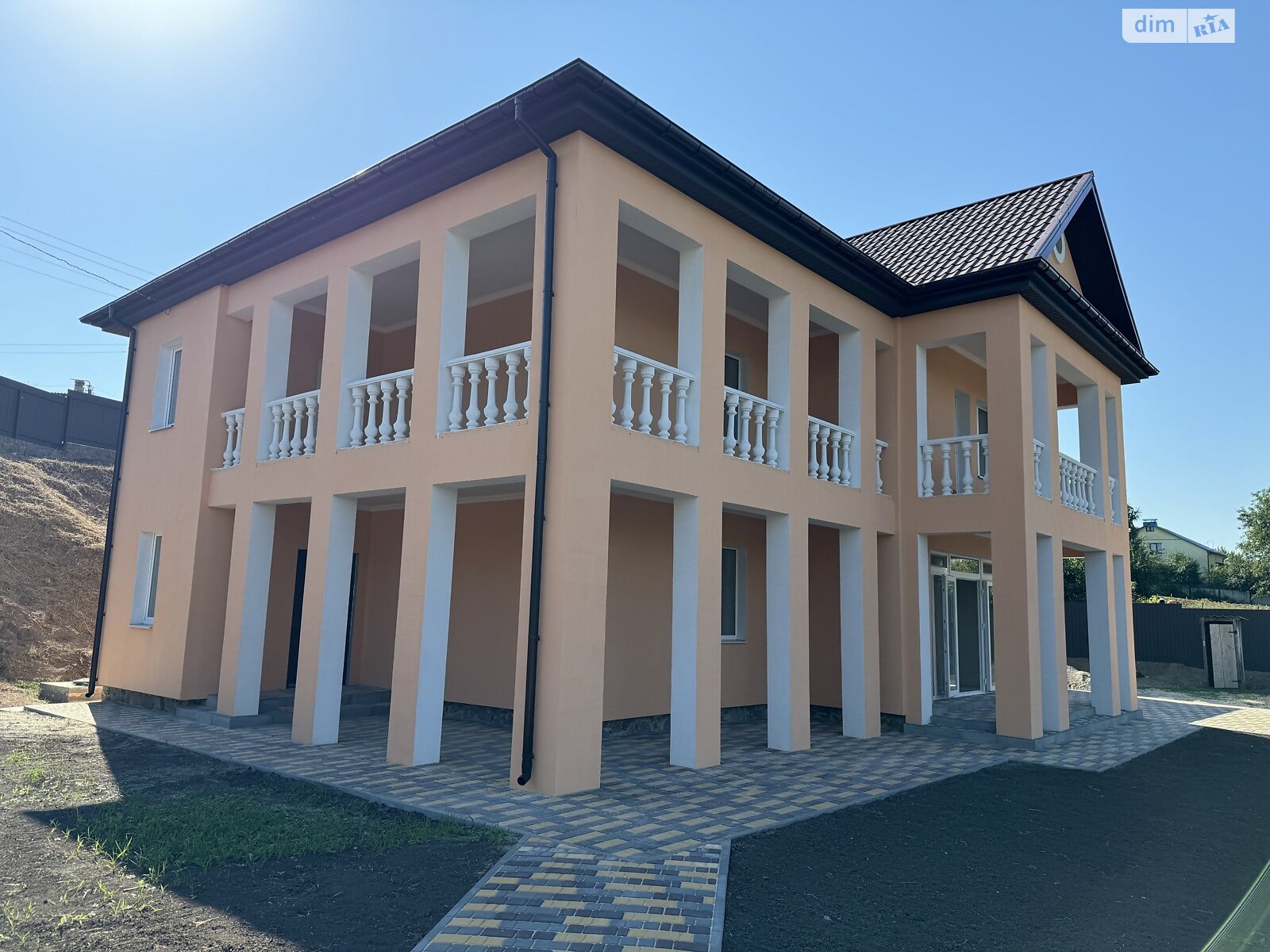 триповерховий будинок з гаражем, 290 кв. м, цегла. Продаж в Умані, район Умань фото 1 триповерховий будинок з гаражем, 290 кв. м, цегла. Продаж в Умані, район Умань фото 1