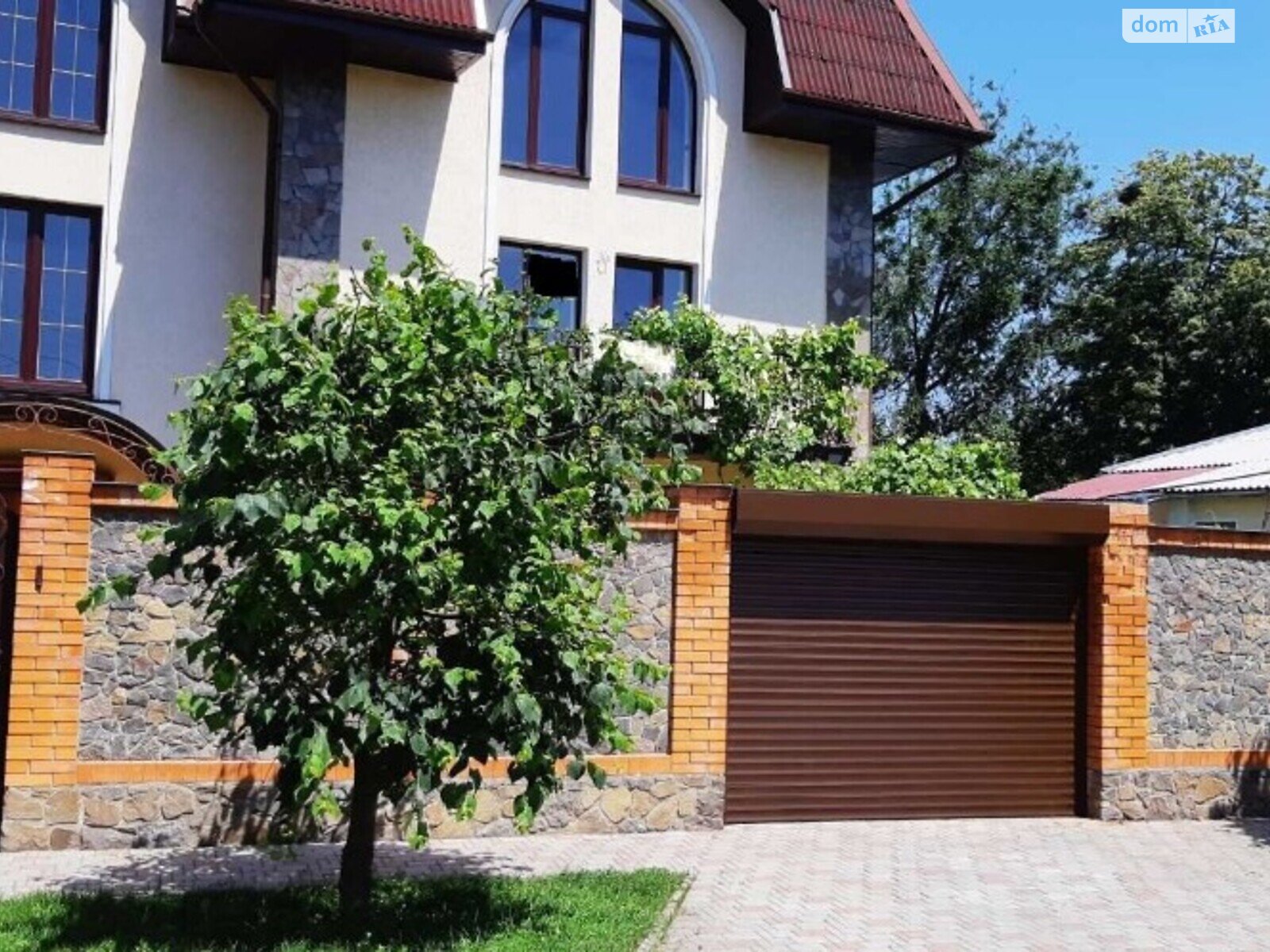 трехэтажный дом с балконом, 360 кв. м, кирпич. Продажа в Умани район Умань фото 1