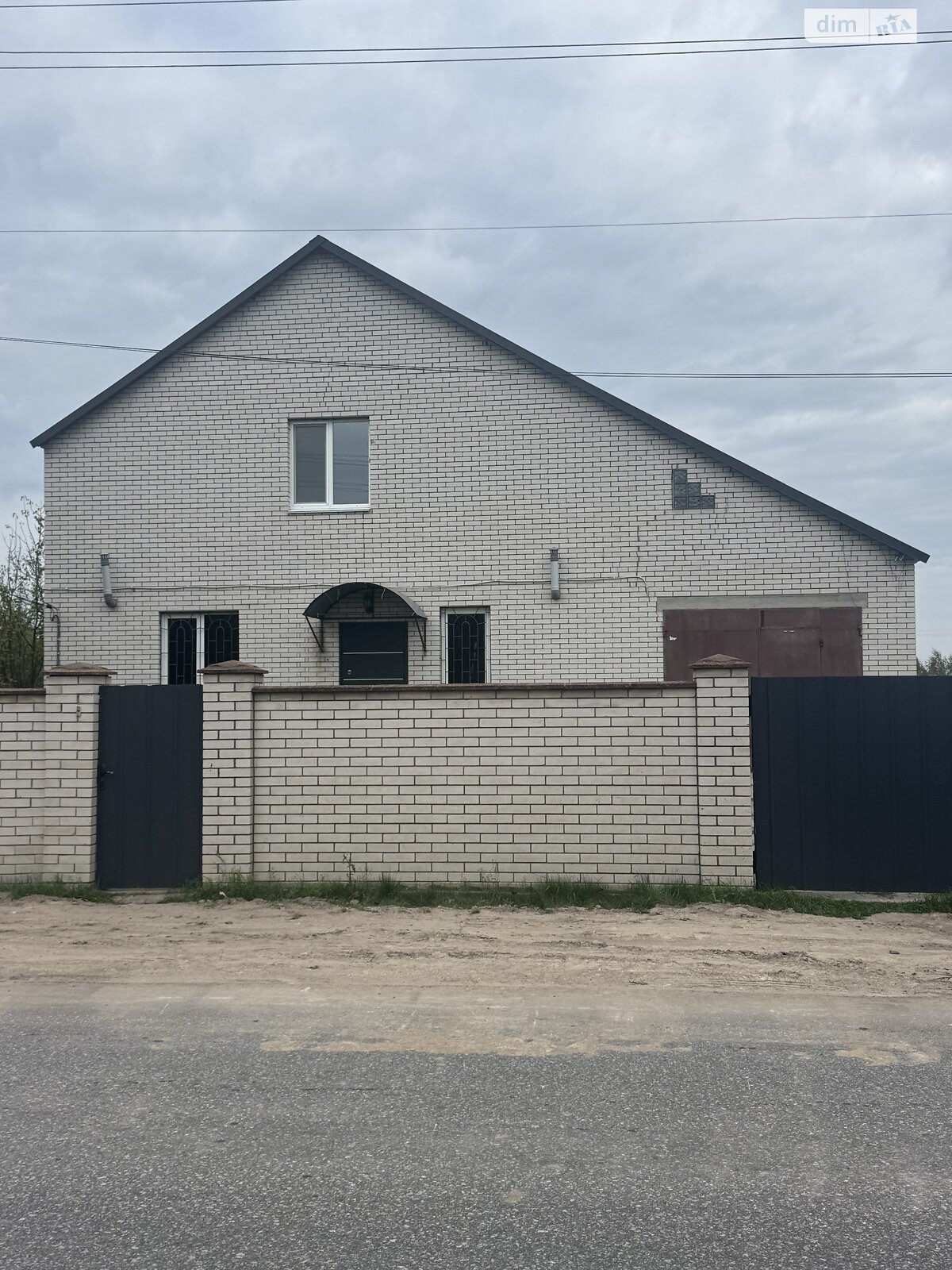 двухэтажный дом с верандой, 140 кв. м, кирпич. Продажа в Вабле фото 1