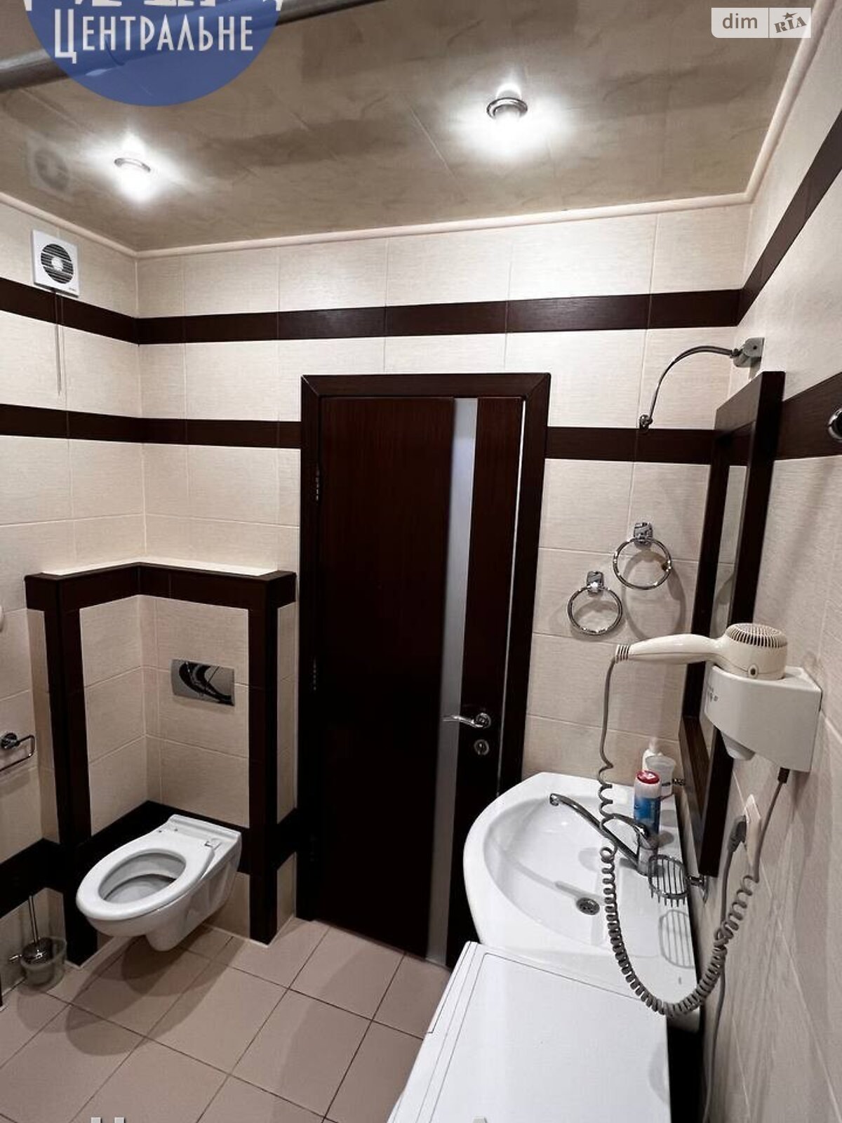 триповерховий будинок з гаражем, 270.9 кв. м, цегла. Продаж у Валі Кузьміній фото 1 триповерховий будинок з гаражем, 270.9 кв. м, цегла. Продаж у Валі Кузьміній фото 1