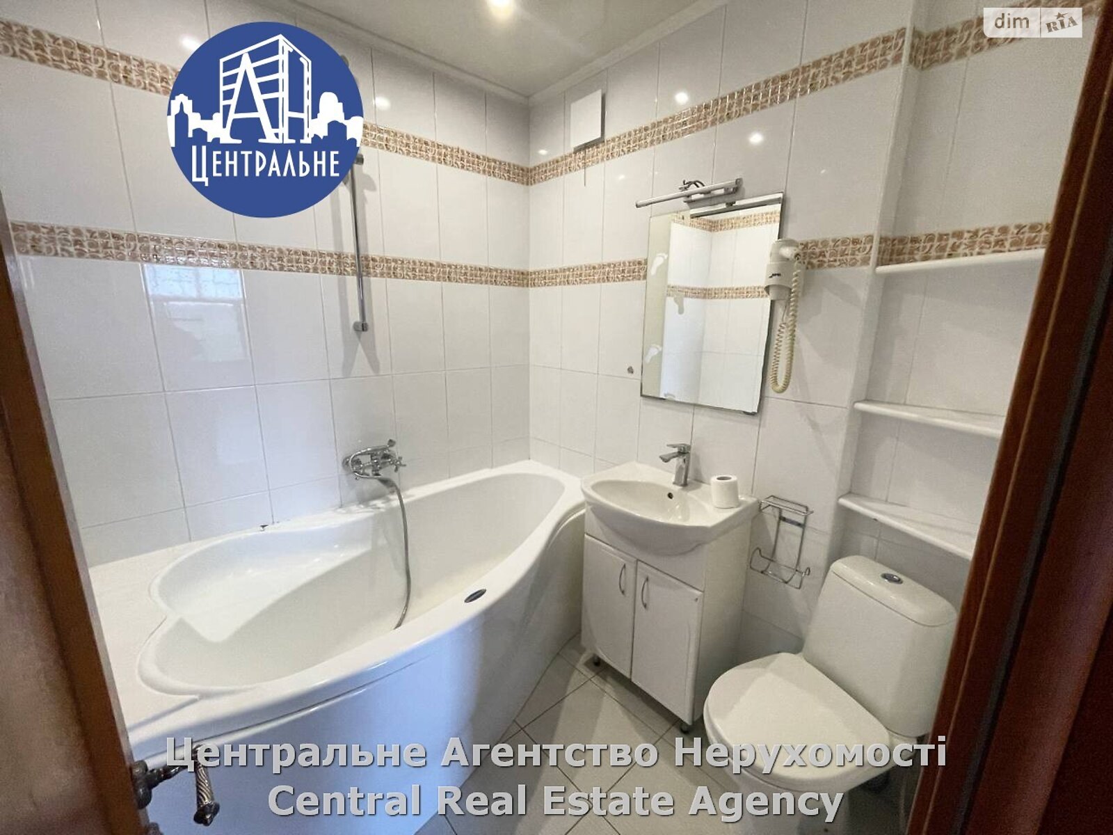 триповерховий будинок з гаражем, 270.9 кв. м, цегла. Продаж у Валі Кузьміній фото 1 триповерховий будинок з гаражем, 270.9 кв. м, цегла. Продаж у Валі Кузьміній фото 1
