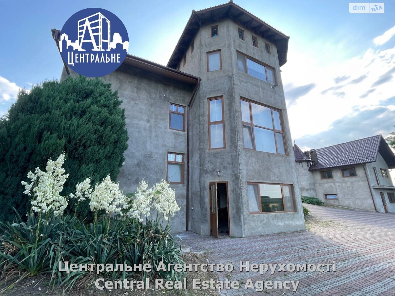 триповерховий будинок з гаражем, 270.9 кв. м, цегла. Продаж у Валі Кузьміній фото 1 триповерховий будинок з гаражем, 270.9 кв. м, цегла. Продаж у Валі Кузьміній фото 1