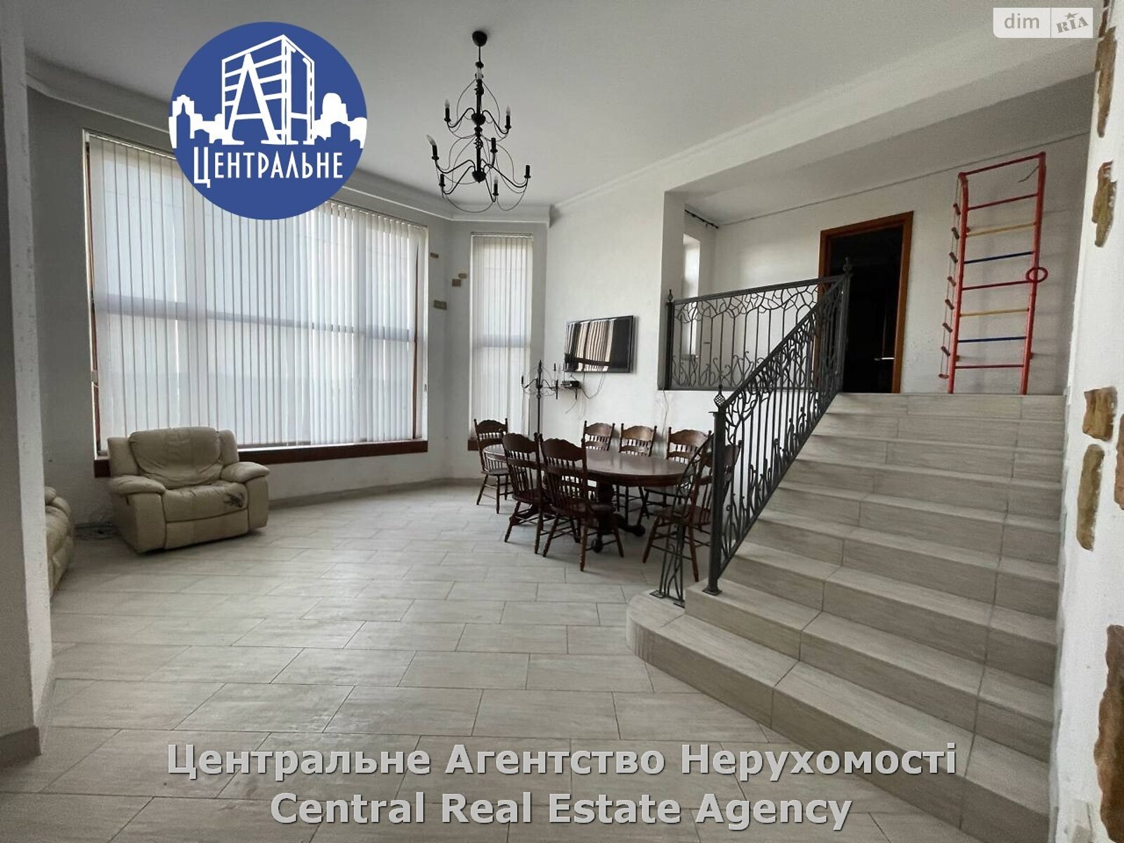 триповерховий будинок з гаражем, 270.9 кв. м, цегла. Продаж у Валі Кузьміній фото 1 триповерховий будинок з гаражем, 270.9 кв. м, цегла. Продаж у Валі Кузьміній фото 1