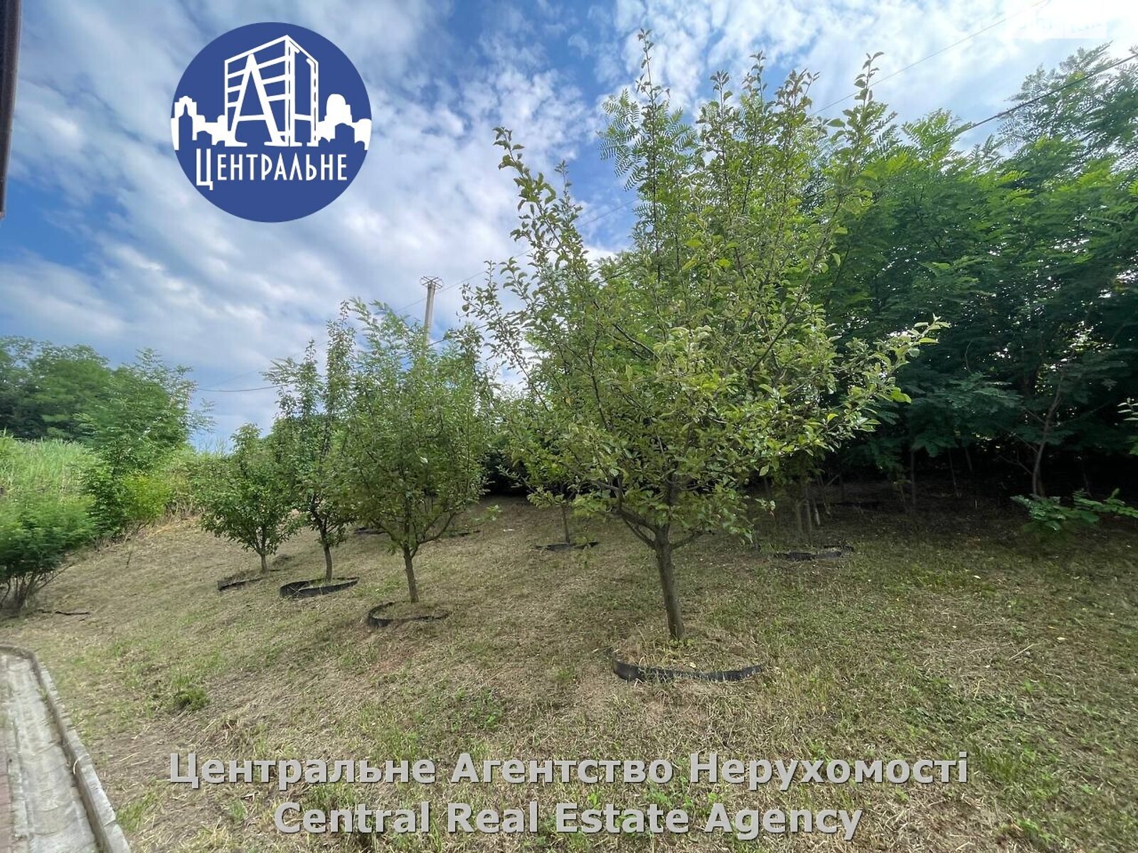 триповерховий будинок з гаражем, 270.9 кв. м, цегла. Продаж у Валі Кузьміній фото 1 триповерховий будинок з гаражем, 270.9 кв. м, цегла. Продаж у Валі Кузьміній фото 1