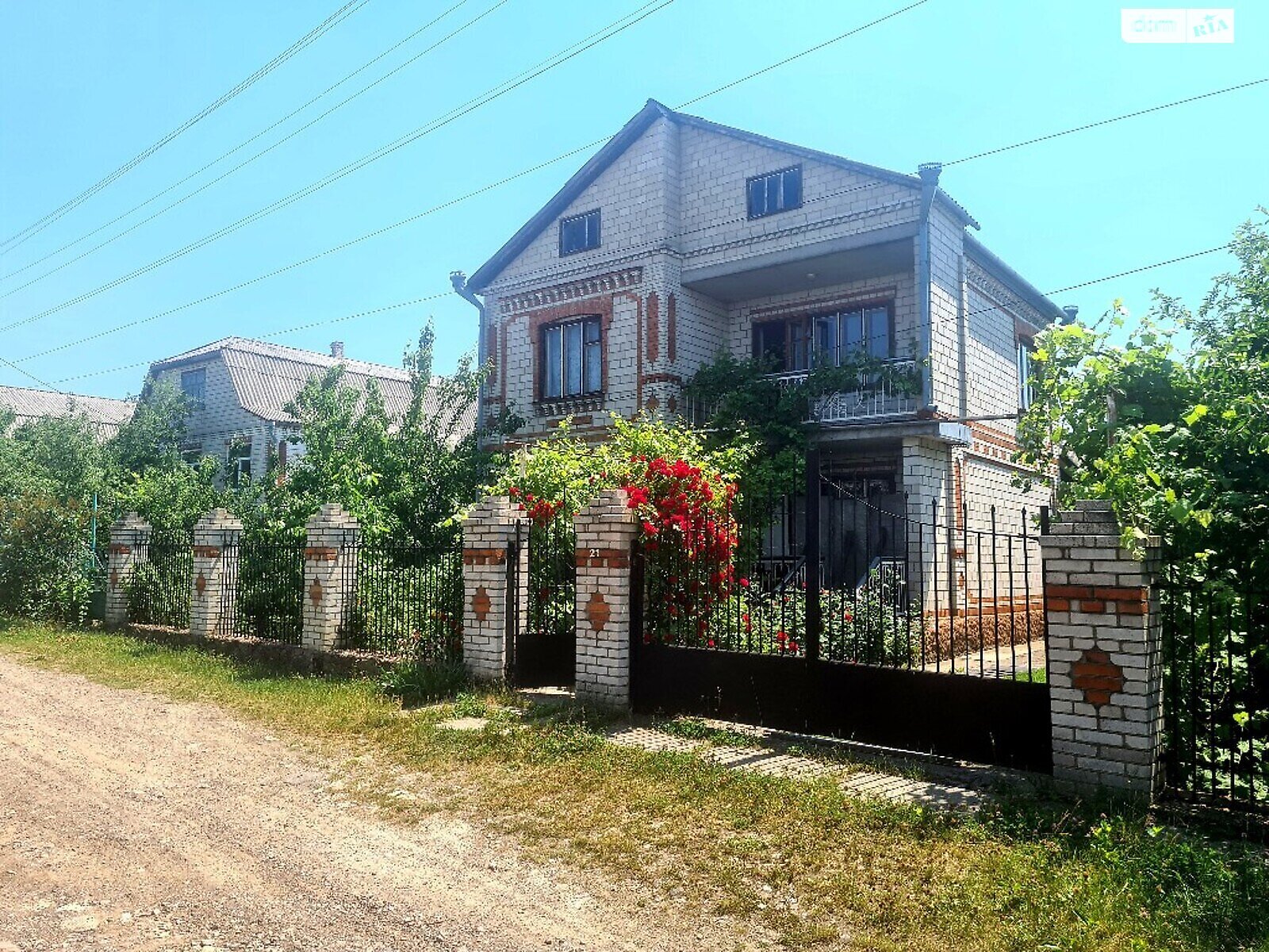 двоповерховий будинок з гаражем, 200 кв. м, цегла. Продаж у Вапнярці фото 1 двоповерховий будинок з гаражем, 200 кв. м, цегла. Продаж у Вапнярці фото 1