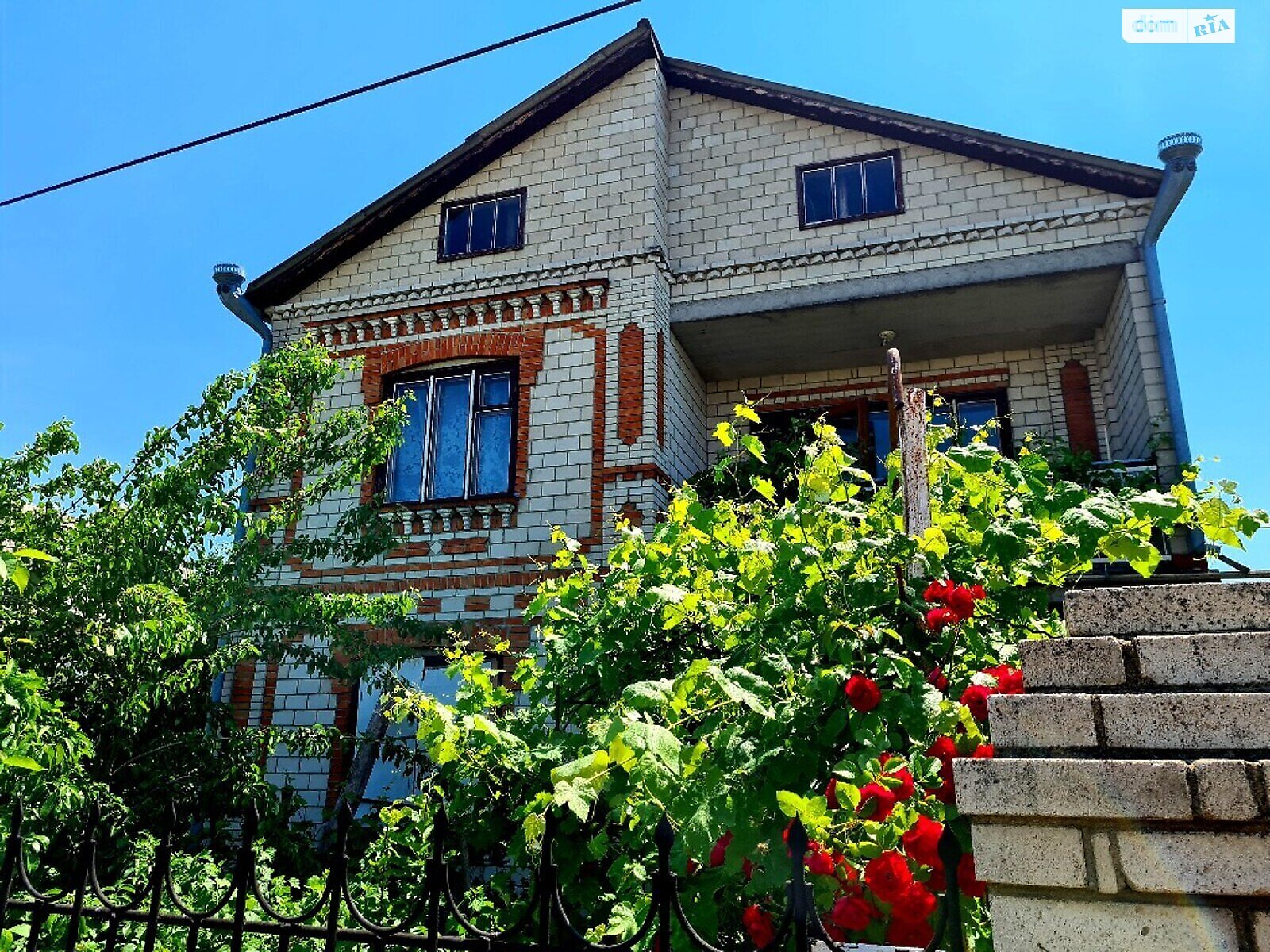 двоповерховий будинок з гаражем, 200 кв. м, цегла. Продаж у Вапнярці фото 1 двоповерховий будинок з гаражем, 200 кв. м, цегла. Продаж у Вапнярці фото 1