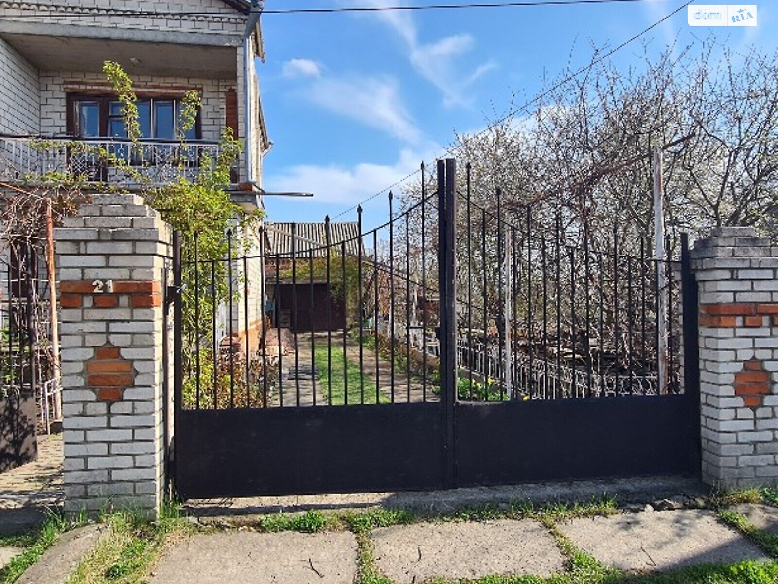 двоповерховий будинок з гаражем, 200 кв. м, цегла. Продаж у Вапнярці фото 1 двоповерховий будинок з гаражем, 200 кв. м, цегла. Продаж у Вапнярці фото 1
