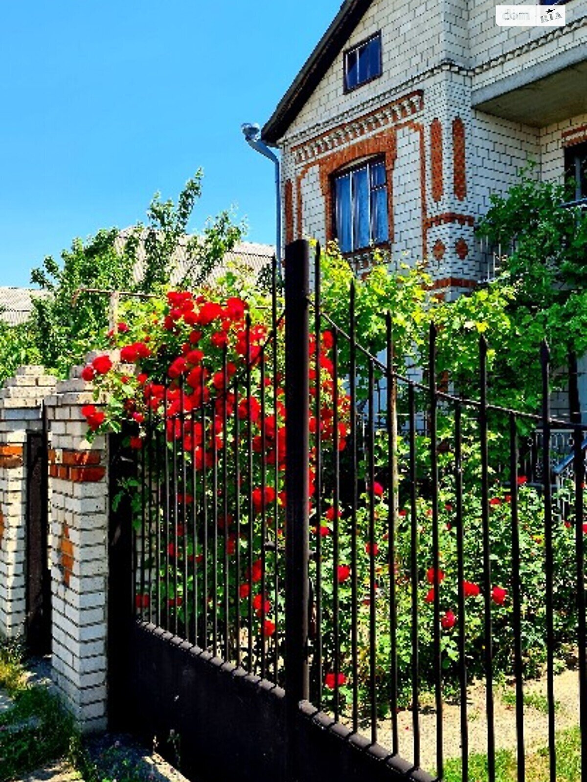 двоповерховий будинок з гаражем, 200 кв. м, цегла. Продаж у Вапнярці фото 1 двоповерховий будинок з гаражем, 200 кв. м, цегла. Продаж у Вапнярці фото 1