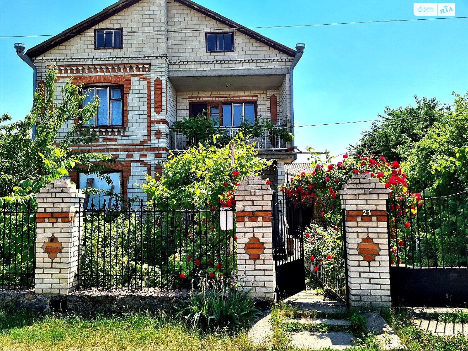 двоповерховий будинок з гаражем, 200 кв. м, цегла. Продаж у Вапнярці фото 1 двоповерховий будинок з гаражем, 200 кв. м, цегла. Продаж у Вапнярці фото 1