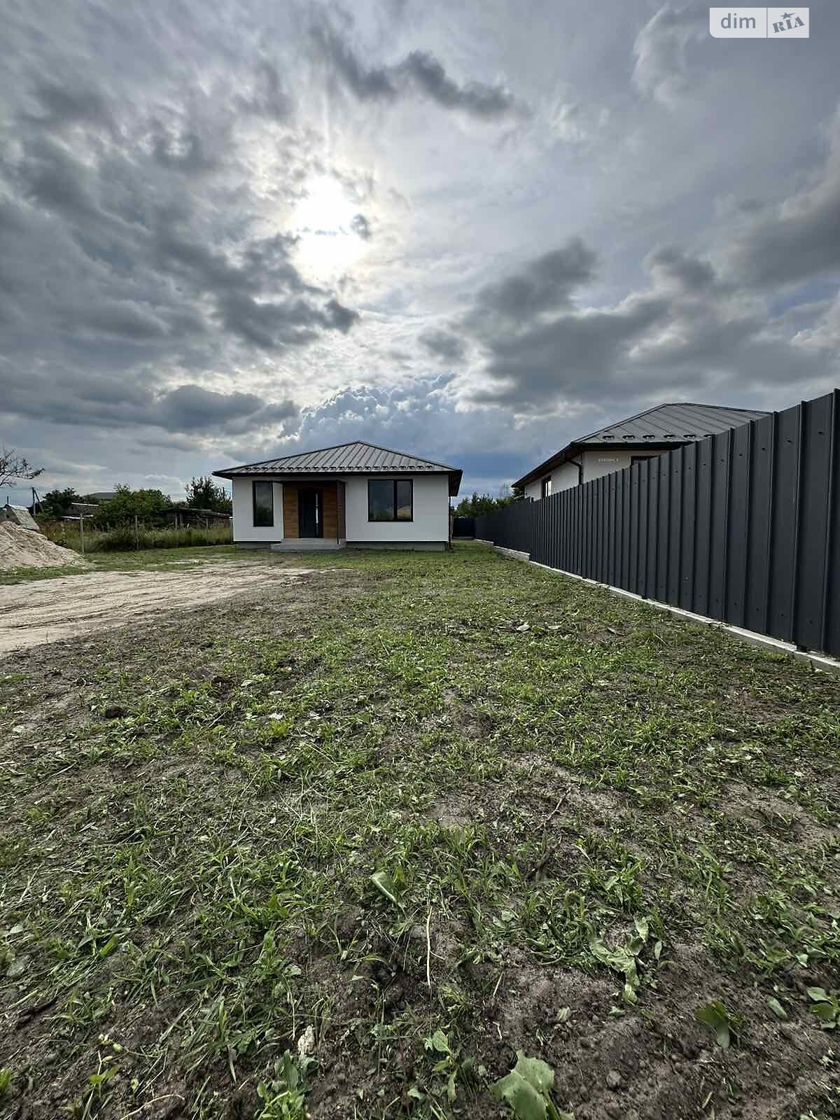 одноповерховий будинок, 90 кв. м, газобетон. Продаж у Варашу фото 1