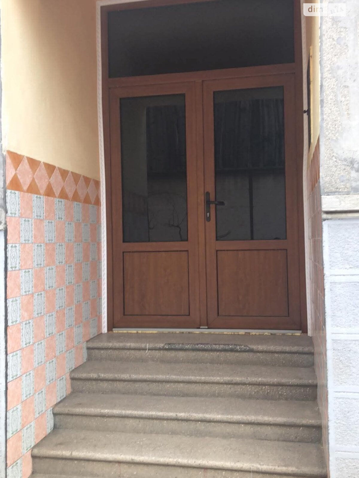 одноэтажный дом с верандой, 1504 кв. м, кирпич. Продажа в Варах фото 1