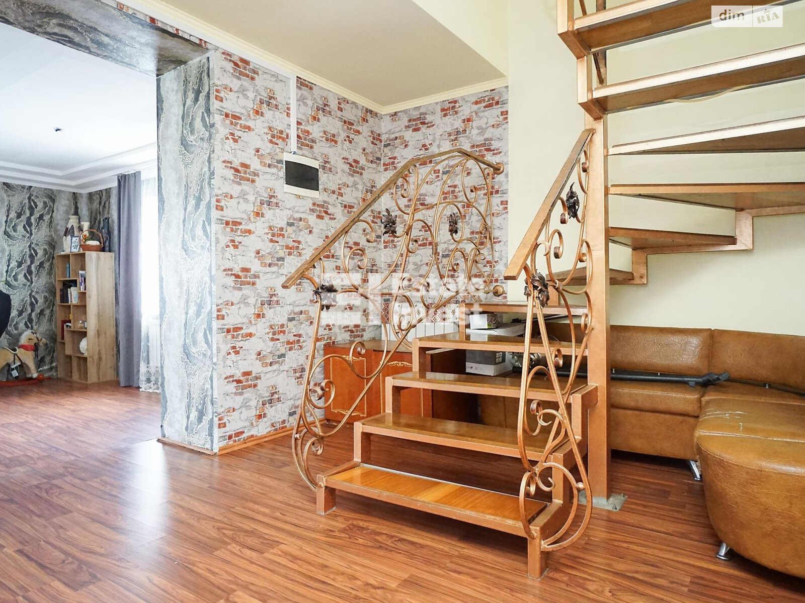 двухэтажный дом с балконом, 235.8 кв. м, кирпич. Продажа в Варовичах фото 1 двухэтажный дом с балконом, 235.8 кв. м, кирпич. Продажа в Варовичах фото 1