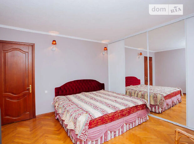 триповерховий будинок, 315.4 кв. м, кирпич. Продаж в Хлепчі (Київська обл.) фото 1 триповерховий будинок, 315.4 кв. м, кирпич. Продаж в Хлепчі (Київська обл.) фото 1