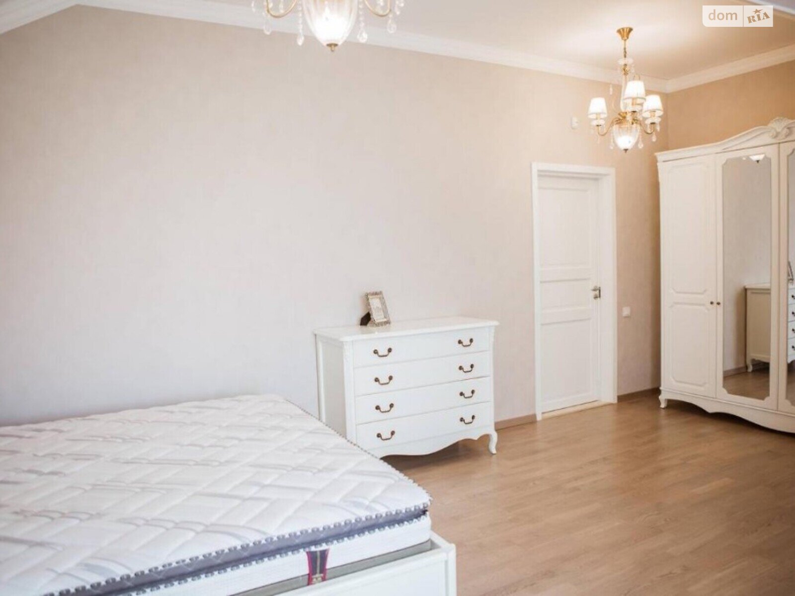 трехэтажный дом, 480 кв. м, кирпич. Продажа в Иванковичах фото 1 трехэтажный дом, 480 кв. м, кирпич. Продажа в Иванковичах фото 1