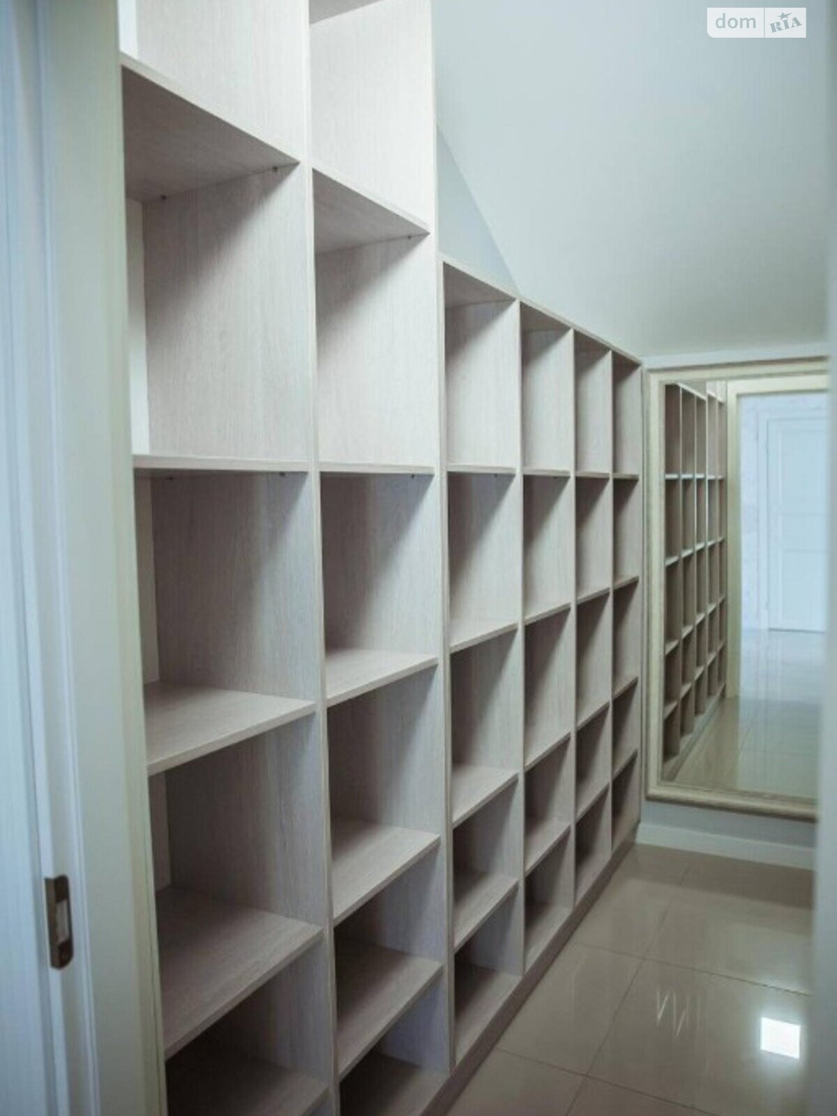 трехэтажный дом, 480 кв. м, кирпич. Продажа в Иванковичах фото 1 трехэтажный дом, 480 кв. м, кирпич. Продажа в Иванковичах фото 1