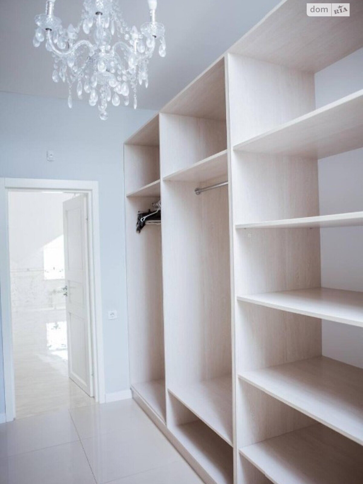 трехэтажный дом, 480 кв. м, кирпич. Продажа в Иванковичах фото 1 трехэтажный дом, 480 кв. м, кирпич. Продажа в Иванковичах фото 1